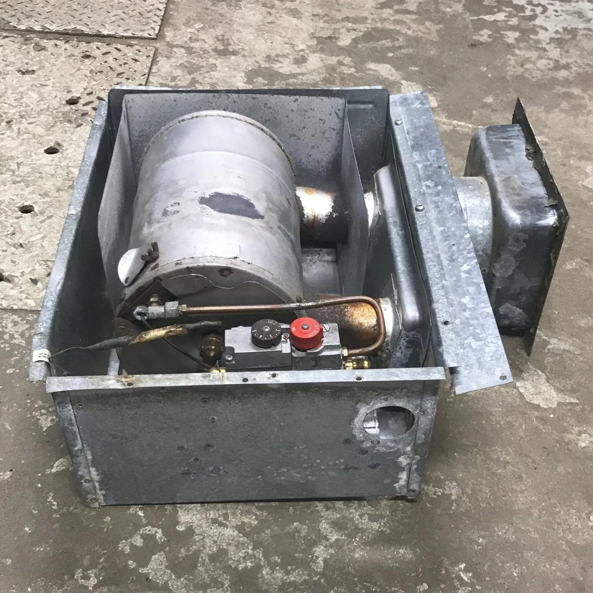 10,000 BTU ATWOOD HYDROFLAME AR5-10XR Gravity furnace THERMOSTAT NOT WORKING, WILL NOT TURN OFF AT DESIRED TEMPERATURE OTHERWISE WORKS GREAT - Image 4