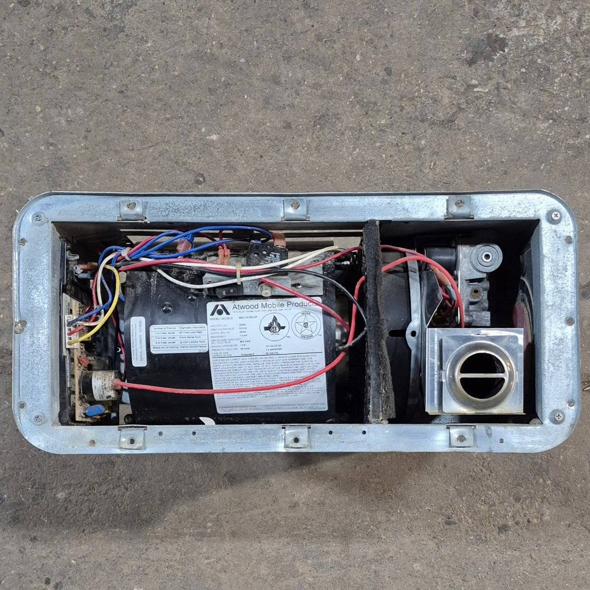 30,000 BTU Used Atwood/ Hydroflame RV Propane Furnace - 8531-IV-DCLP - Image 2