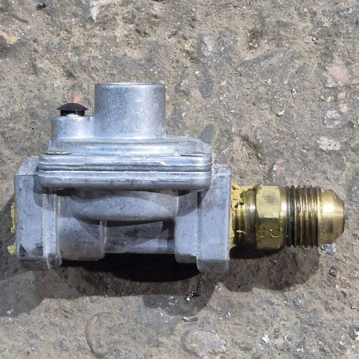 Used Atwood / Wedgewood Propane Regulator - 51062 - Image 2