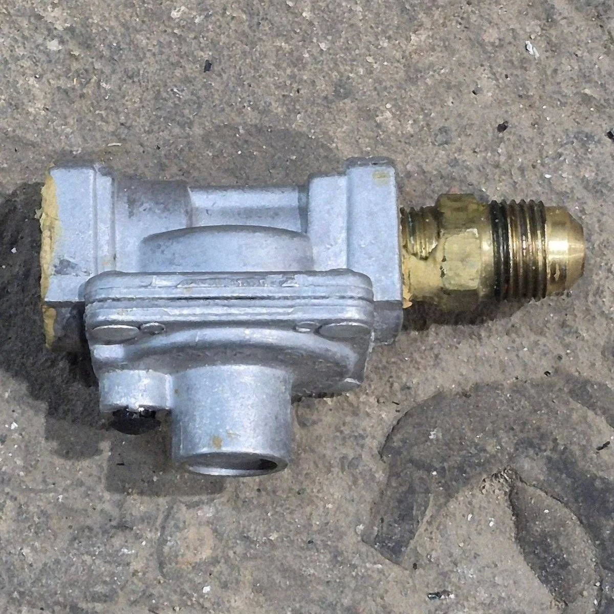 Used Atwood / Wedgewood Propane Regulator - 51062 - Image 4