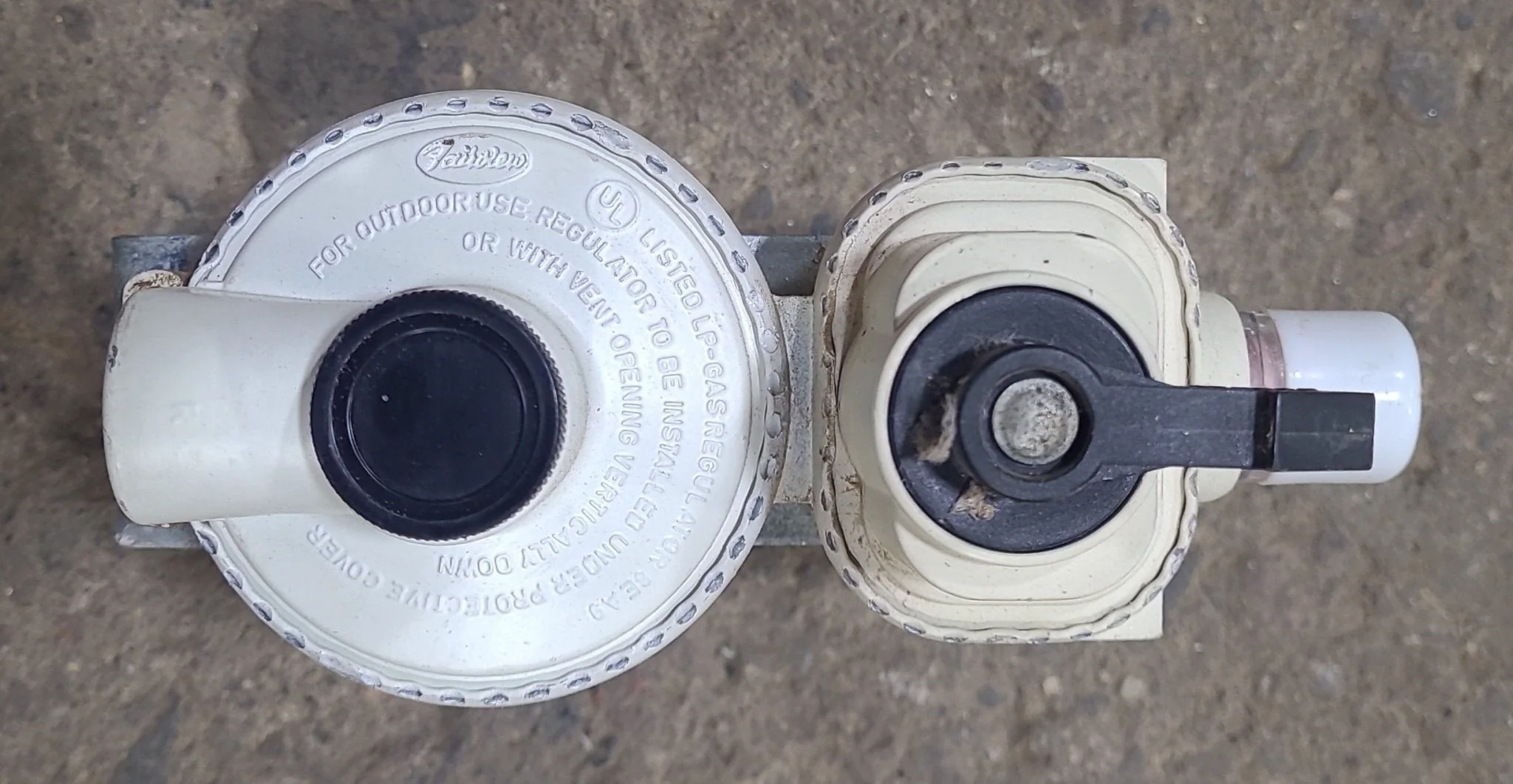 Used Fairview GR-984 High Capacity RV Camper LP Propane Automatic Changeover Regulator - Image 3