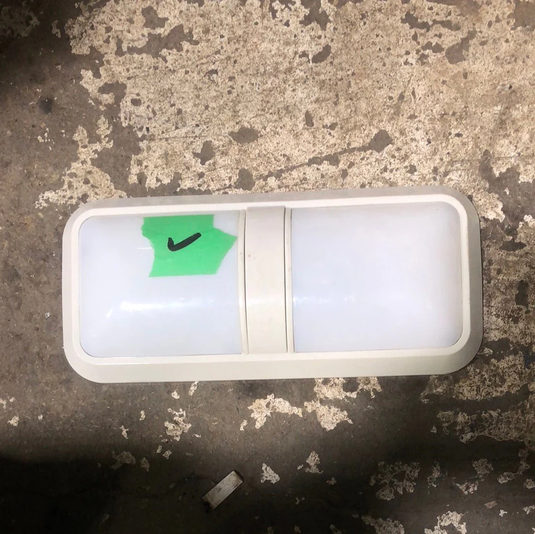 Used Light Fixture *DOUBLE* LR96696 WHITE - No Switch