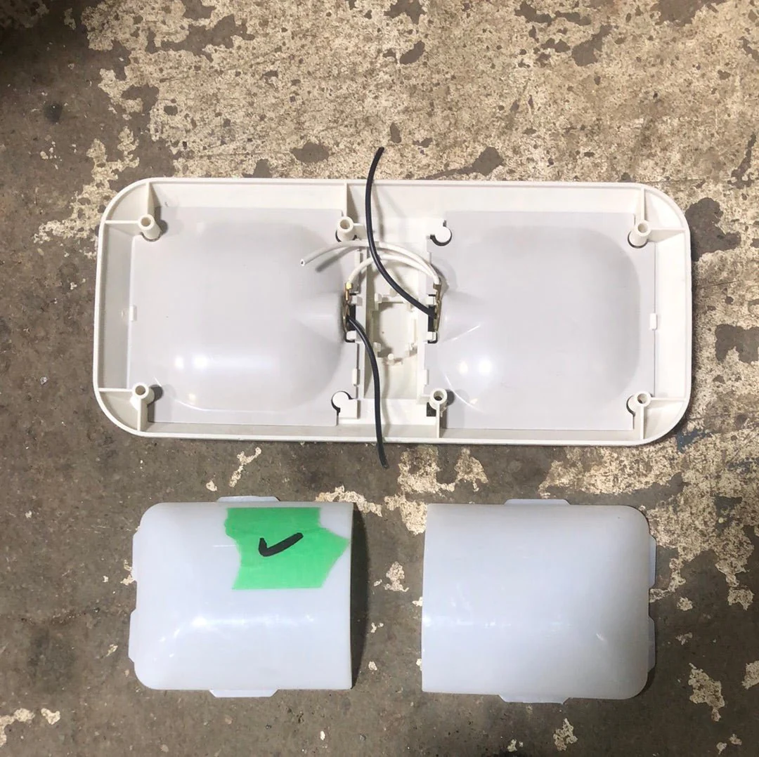 Used Light Fixture *DOUBLE* LR96696 WHITE - No Switch - Image 3