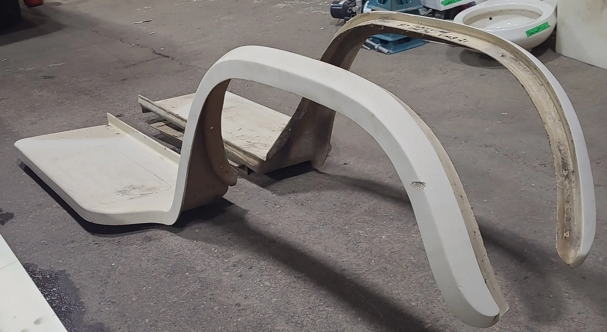 Used 1987 Chevy VNG21 Motorhome Front Fender Running Board- PAIR - Image 2