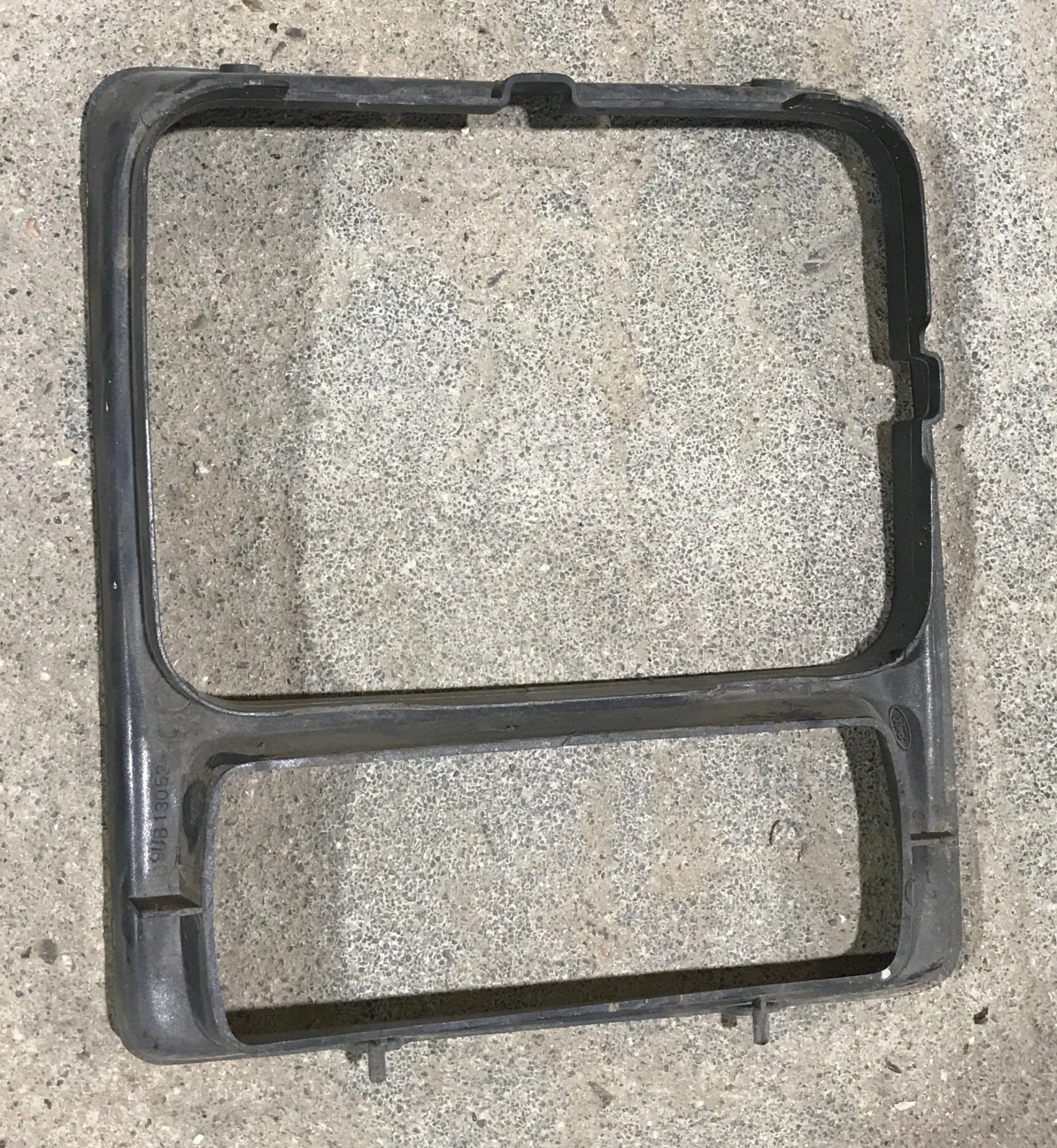 Used 1989 Ford Class C Headlight Housing - Drivers side - Image 6