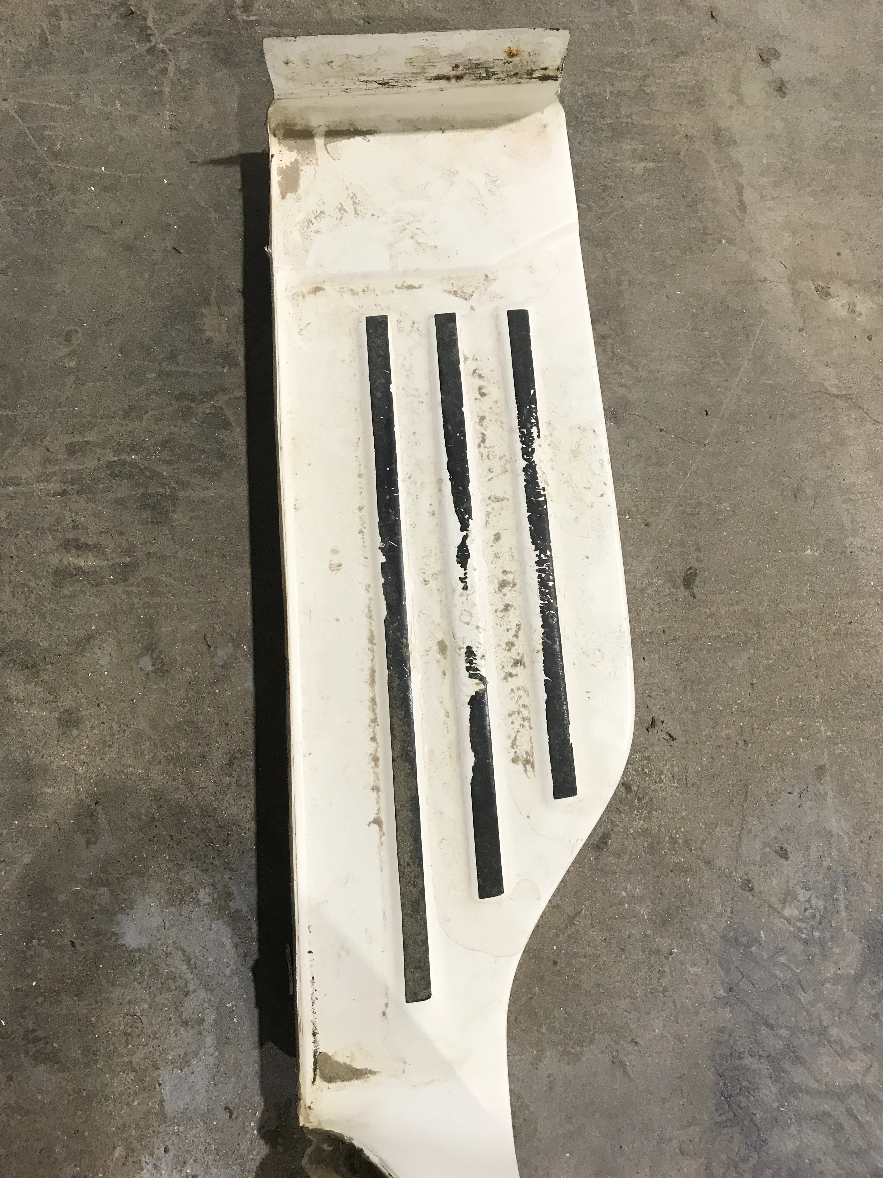 Used 1997 FORD F350 Motorhome Front Fender Running Board - Drivers Side - Image 5