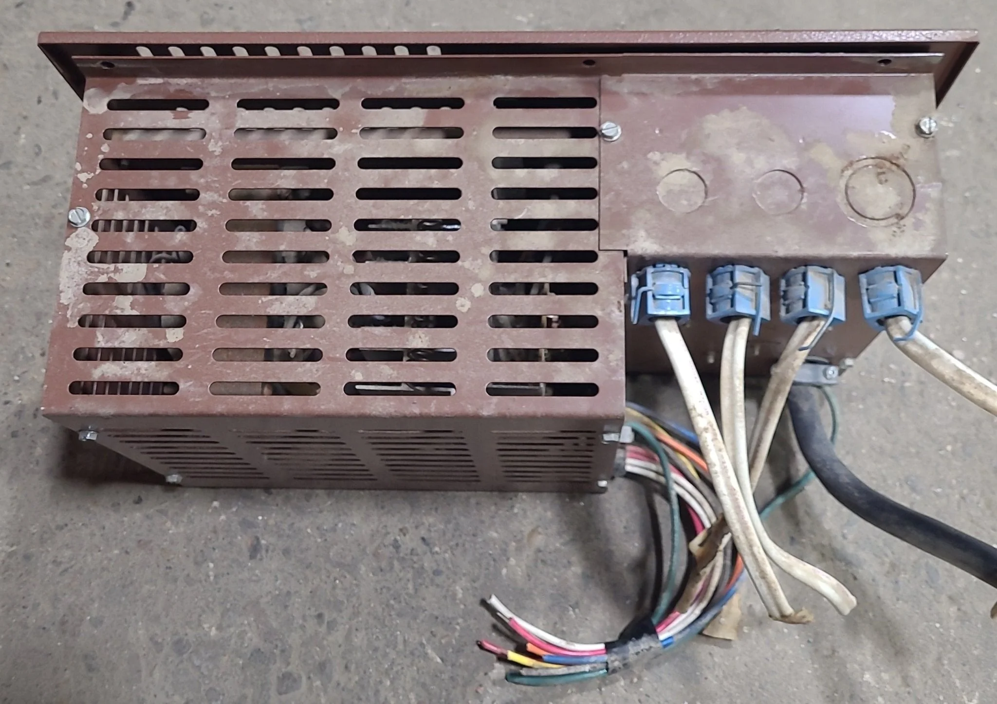 Used 40 AMP Converter D40-BRA-E - Image 3