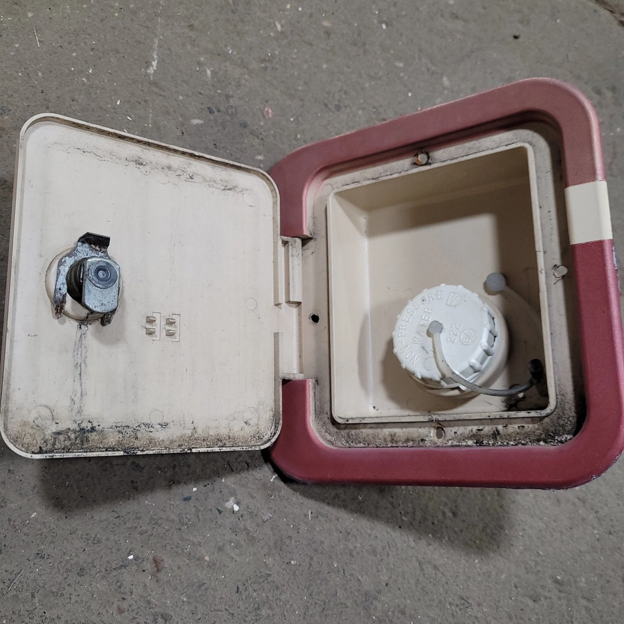 Used 7" W Motorhome Water Inlet- RETRO/ VINTAGE - Image 4