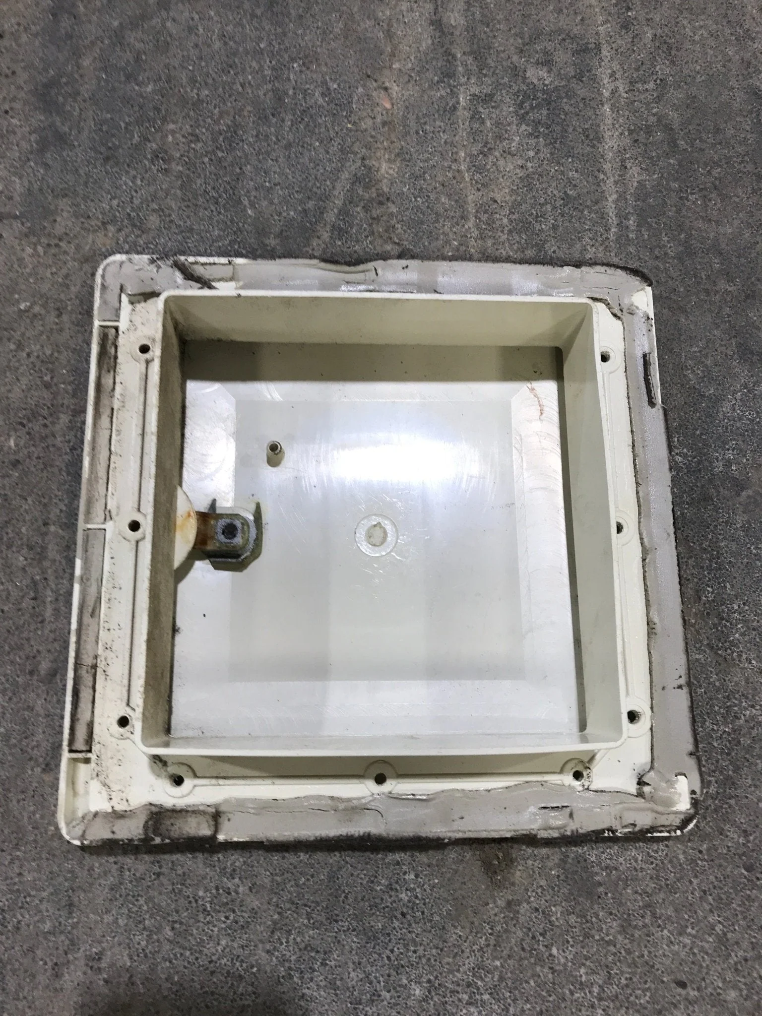 Used 9 1/2" W RV Access Hatch - Image 3