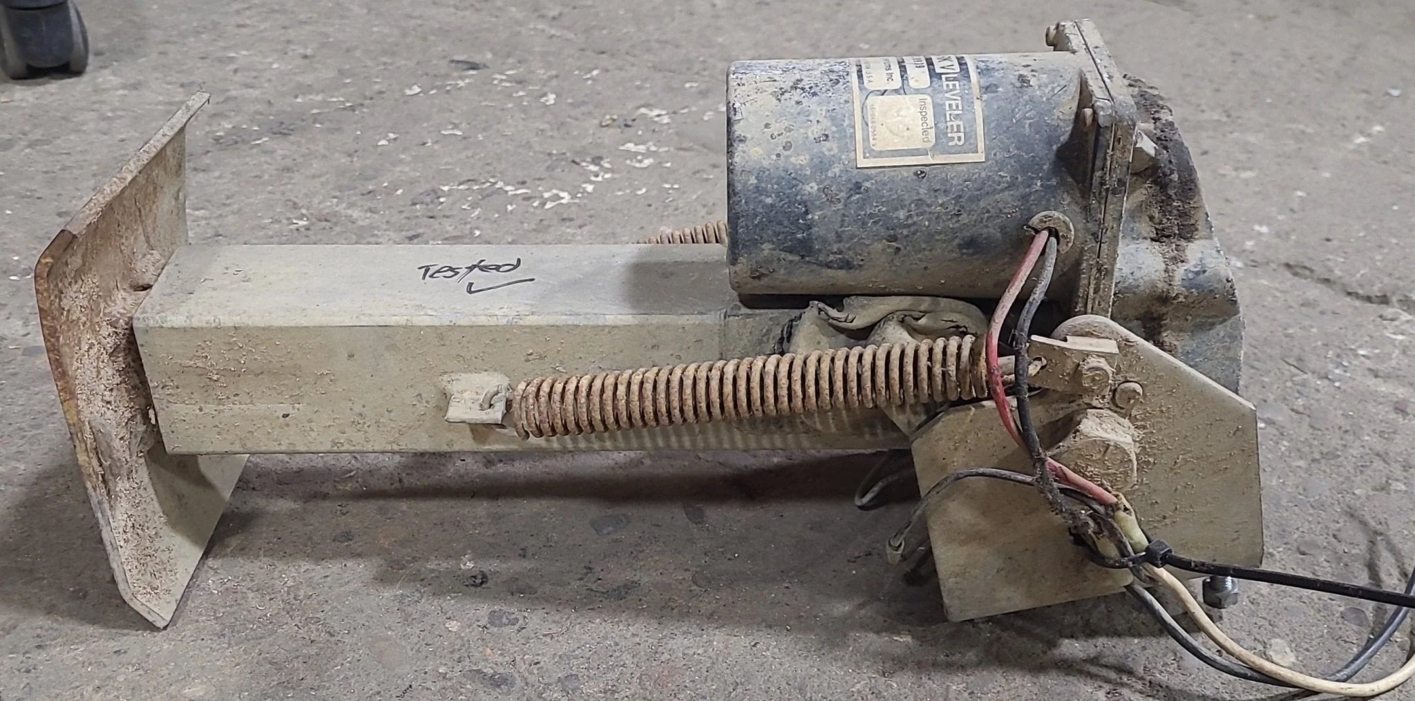 Used A&E Hydraulic levelling Jack Leg - MARK V - Image 4