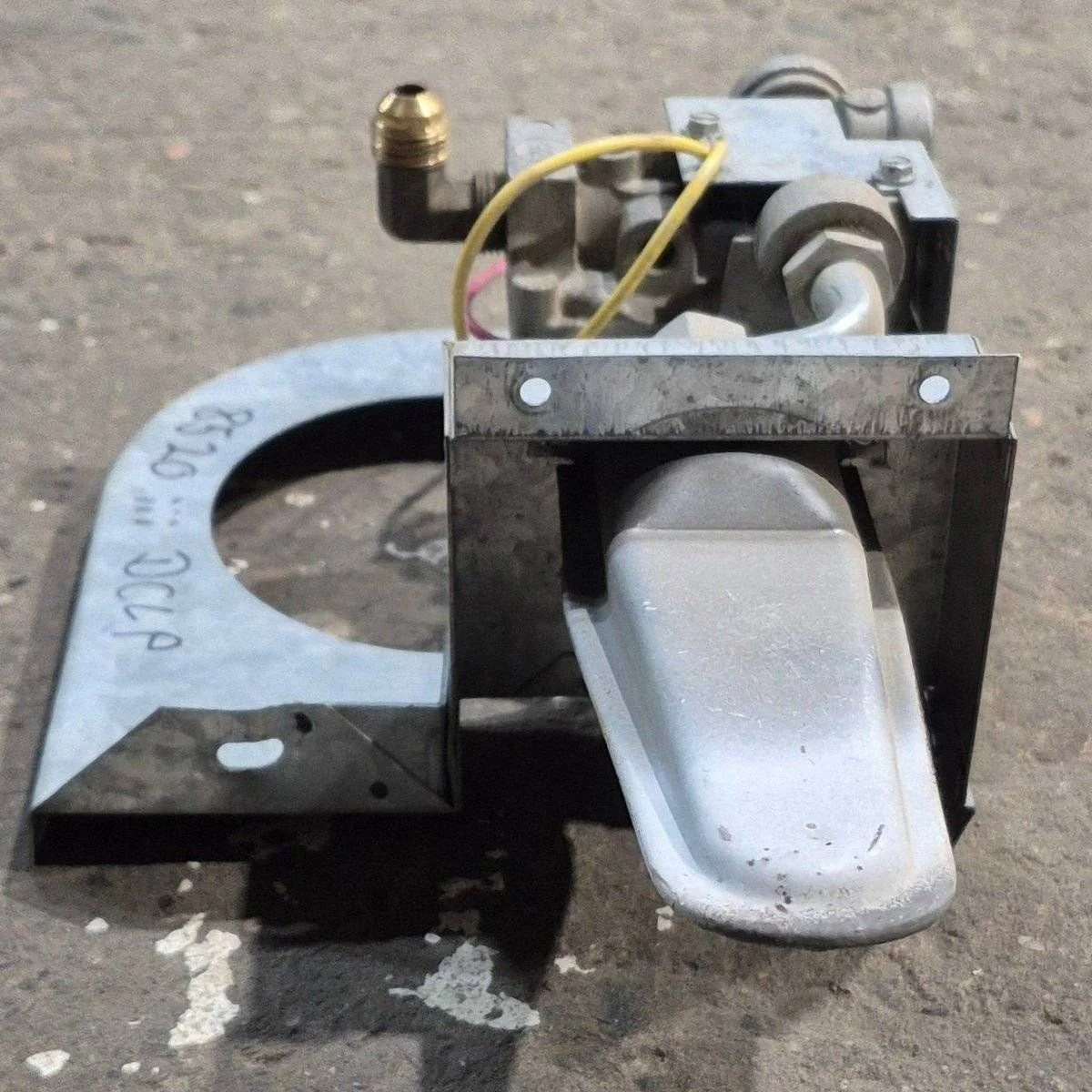 Used Atwood Hydroflame Furnace Gas Valve/ Burner Assembly - 25M16V - Image 5