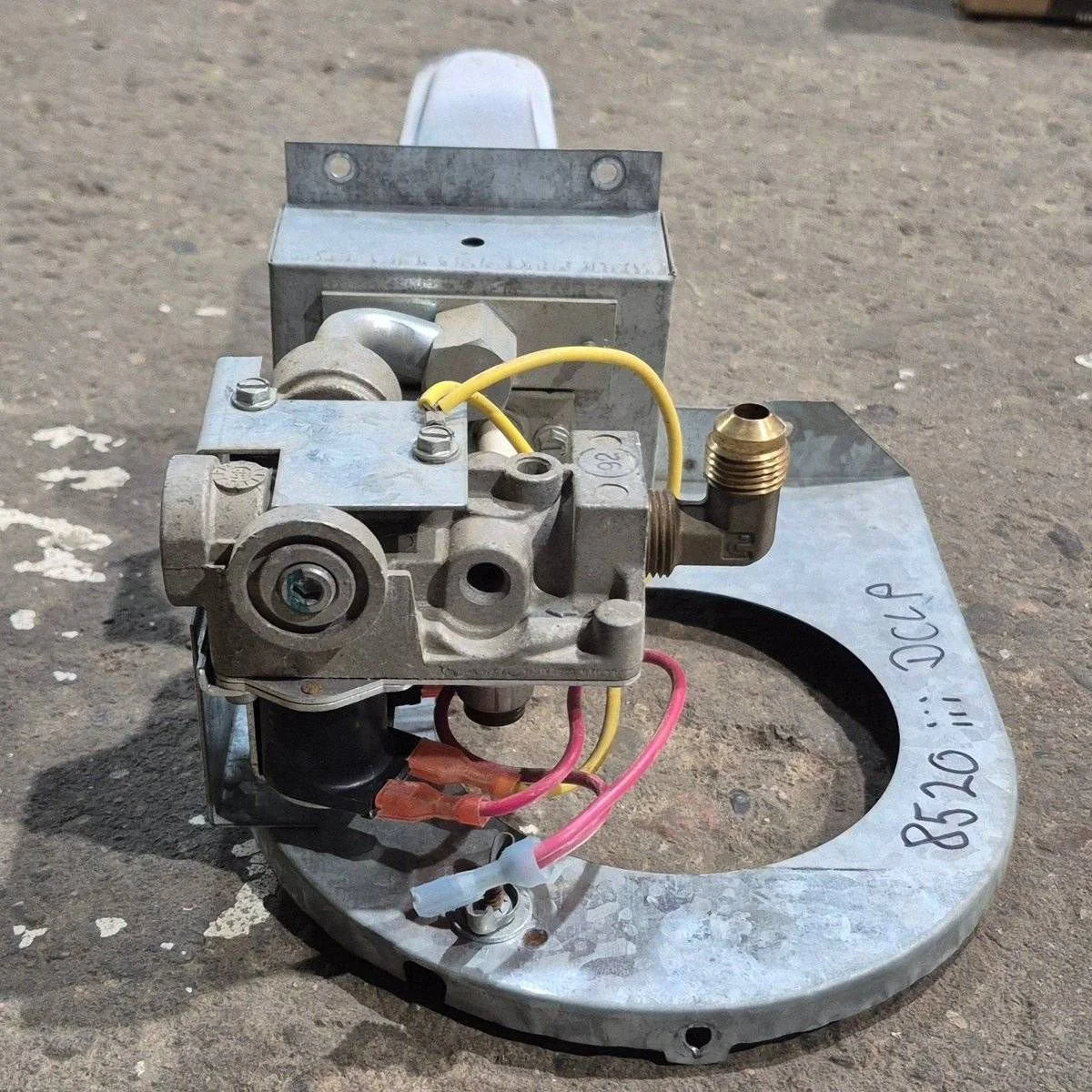 Used Atwood Hydroflame Furnace Gas Valve/ Burner Assembly - 25M16V - Image 6