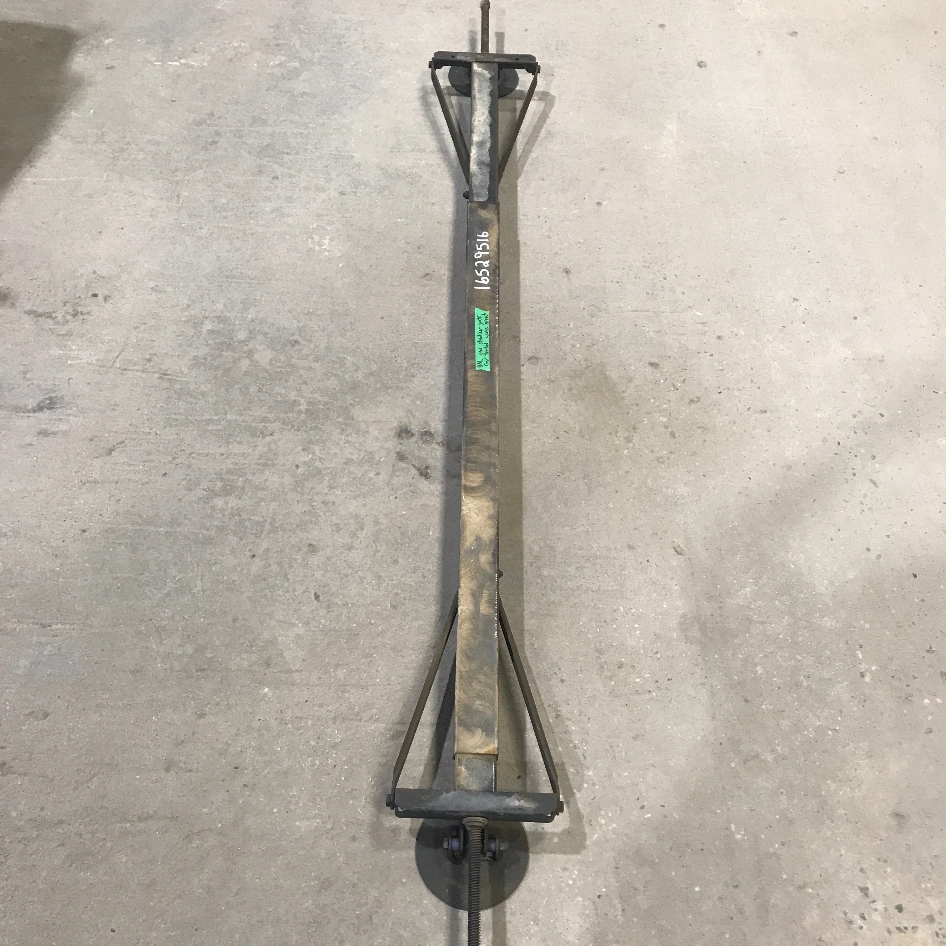 Used BAL Telescopic Stabilizer Jack 79" - Image 4