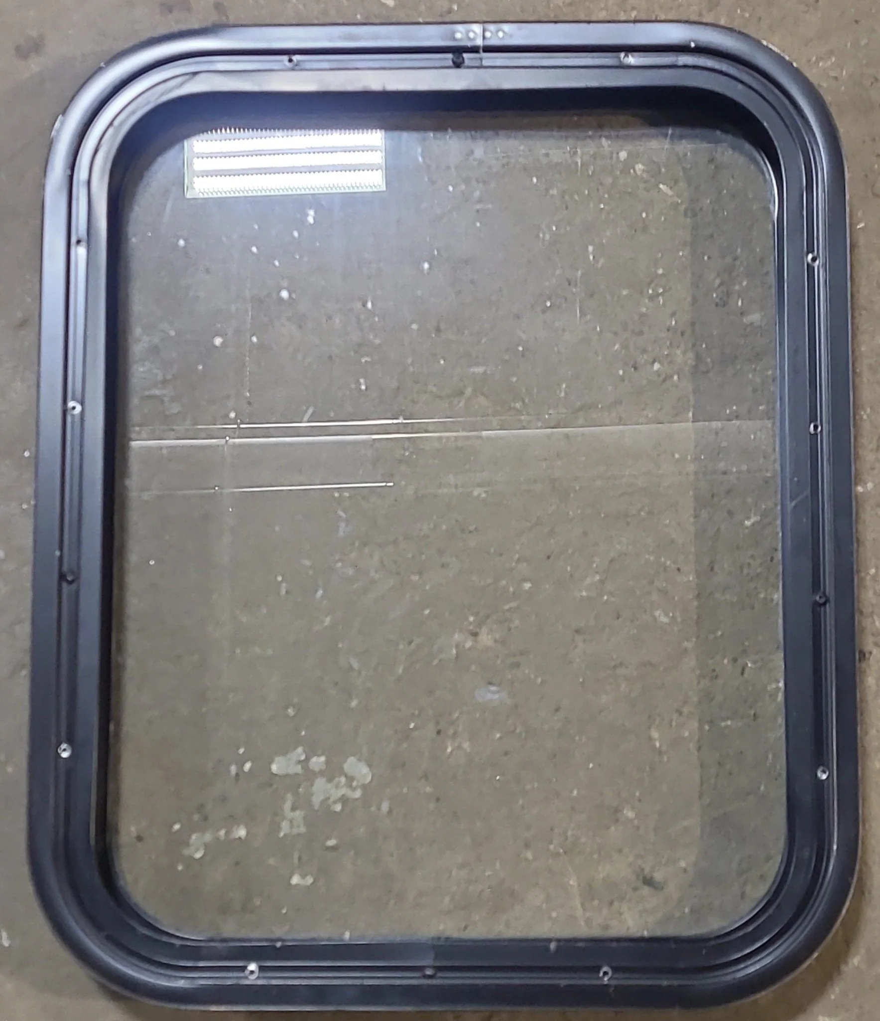 Used Black Radius Non Opening Window : 17 1/2" W x 21 1/2" H x 2" D - Image 4