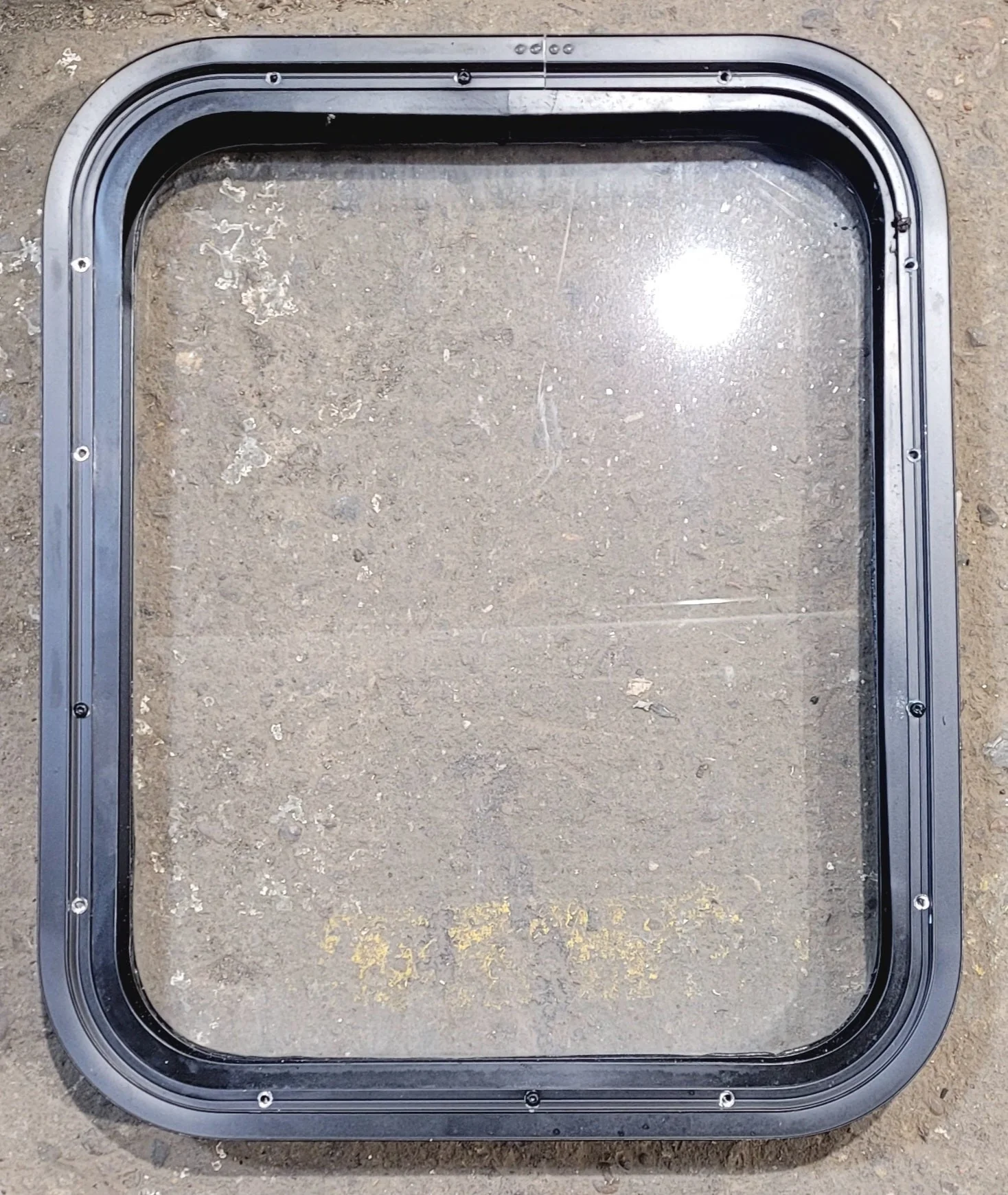 Used Black Radius Non Opening Window : 17 1/4" W x 21 1/4" H x 1 3/4" - Image 4