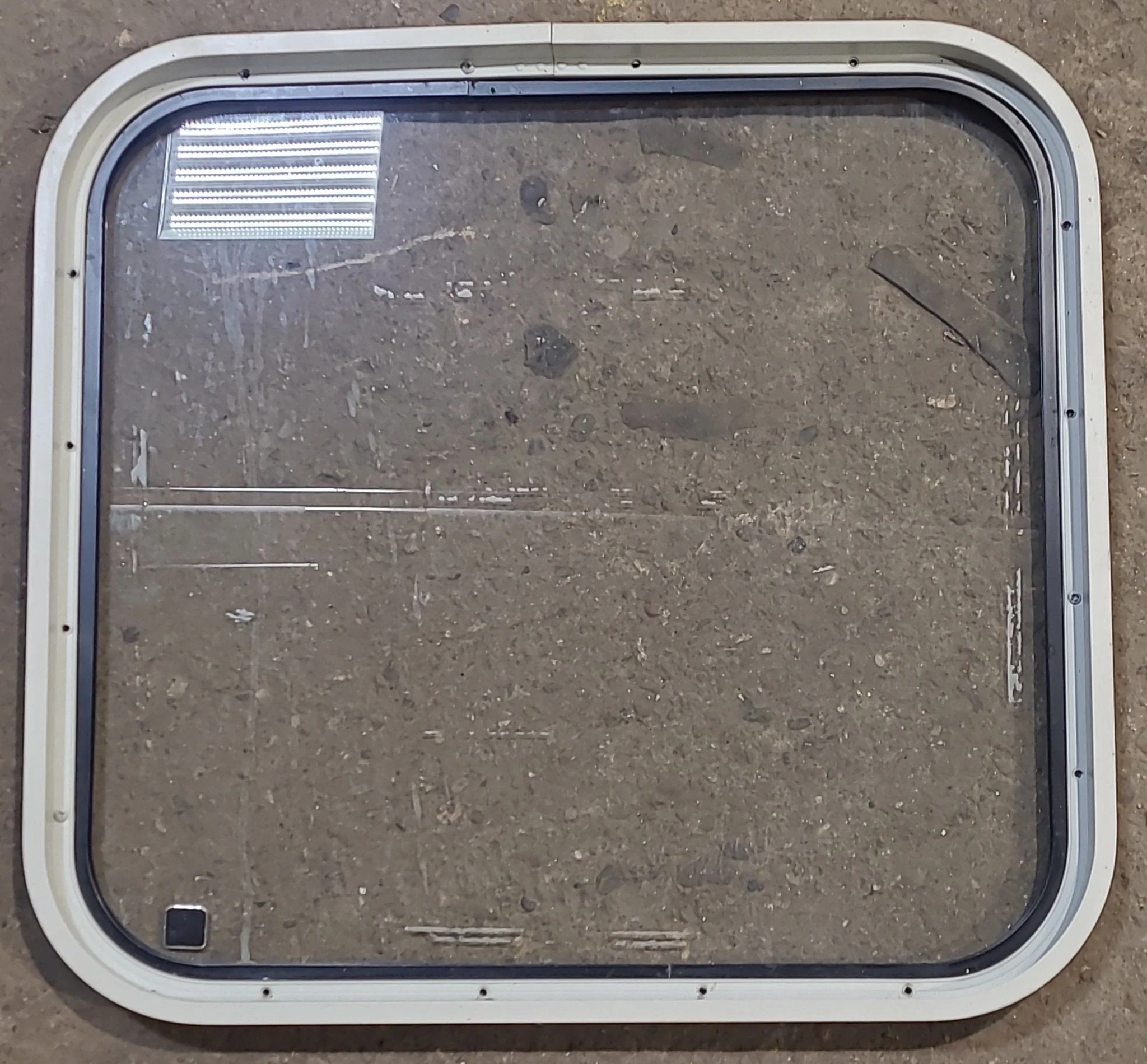 Used Black Radius Non Opening Window : 23 1/2" W x 21 3/4" H x 1 3/4" D - Image 4
