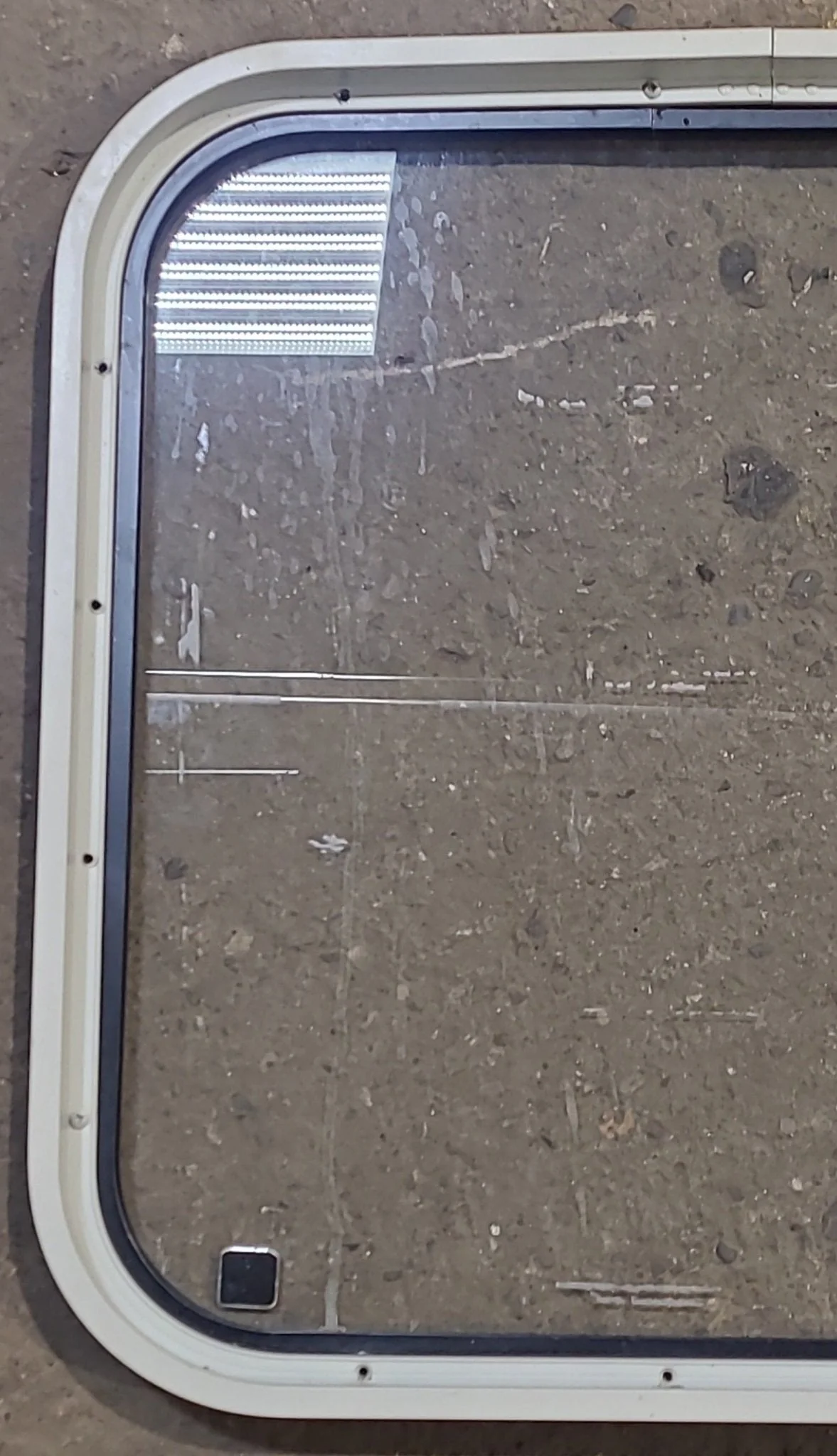 Used Black Radius Non Opening Window : 23 1/2" W x 21 3/4" H x 1 3/4" D - Image 5