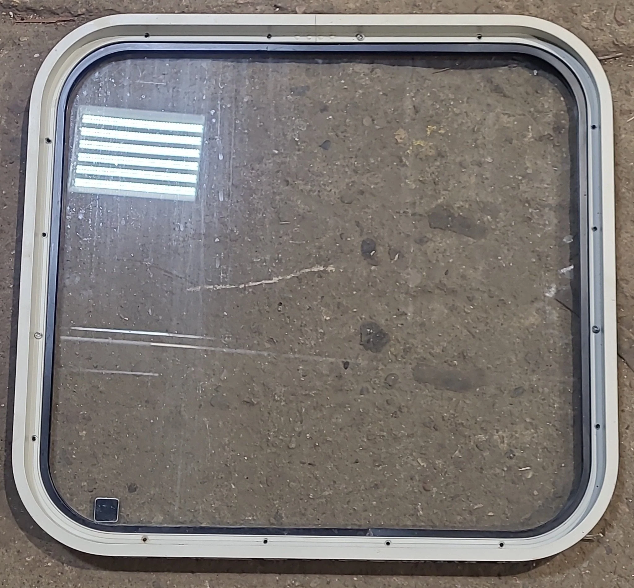 Used Black Radius Non Opening Window : 23 1/2" W x 21 3/4" H x 1 3/4" D - Image 4