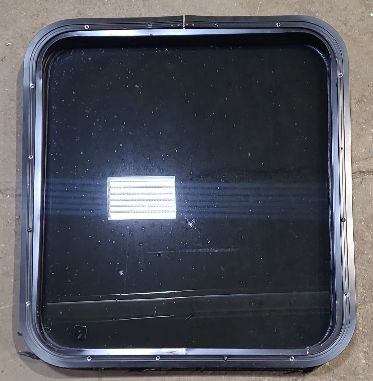 Used Black Radius Non Opening Window : 23 1/2" W x 25 1/2" H x 1 7/8" D - Image 5