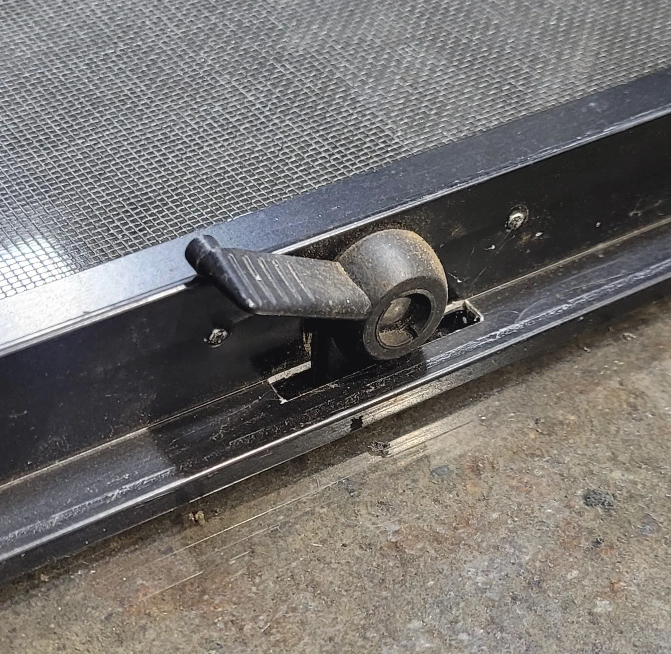 Used Black Radius Opening Window : 20 3/4" W x 20" H x 1 3/4" - Image 8