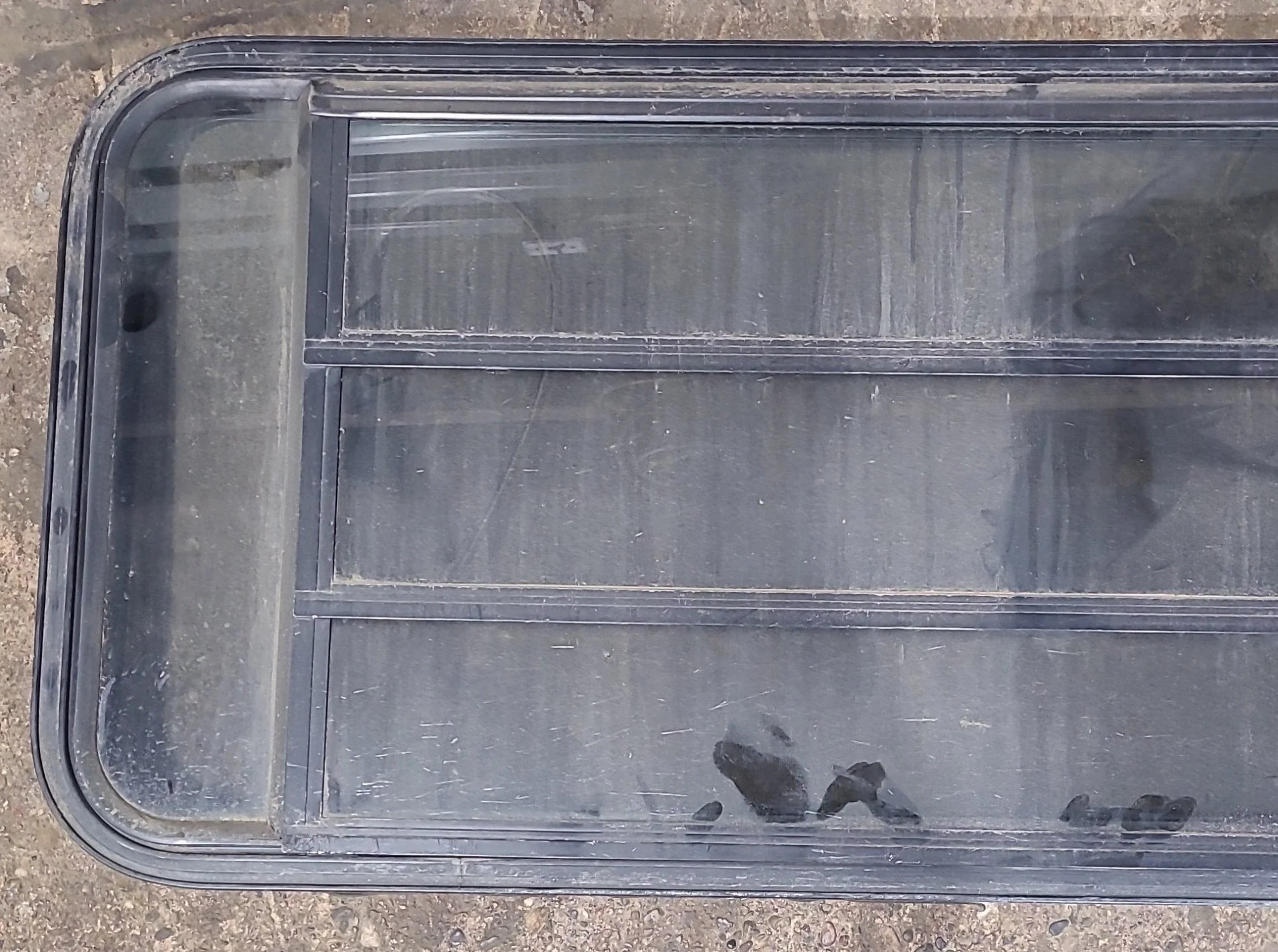 Used Black Radius Opening Window : 53 1/2" W x 21 3/4" H x 1 7/8" D - Image 2