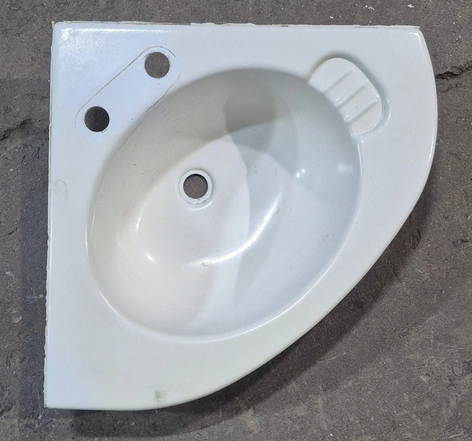 Used Bathroom Corner Sink, Off-White - 18 1/2" x 19 1/2" x 5 1/2" D