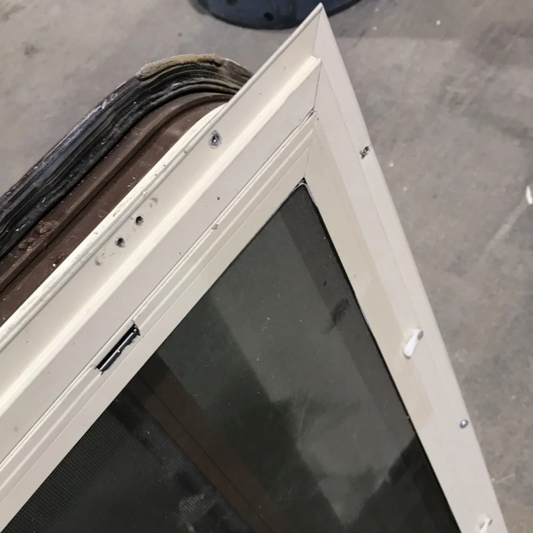 Used Brown Radius Dual Pane-Storm Window : 29 1/4" W x 14 3/4" H x 1 1/2" D - Image 5
