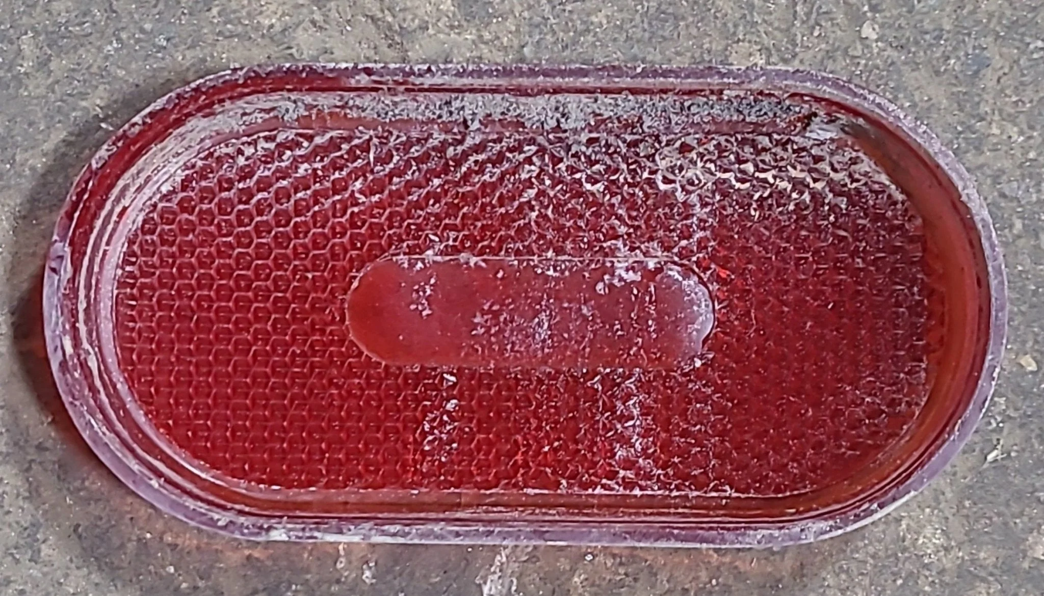 Used COMMAND SAE-AP2-91 Replacement Lens for Marker Light - Red - Image 3
