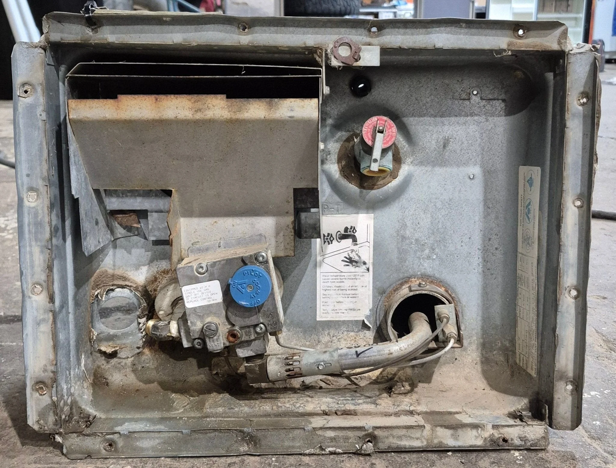 Used Complete Atwood Hot Water Heater, 6 Gallon - G6A-7P