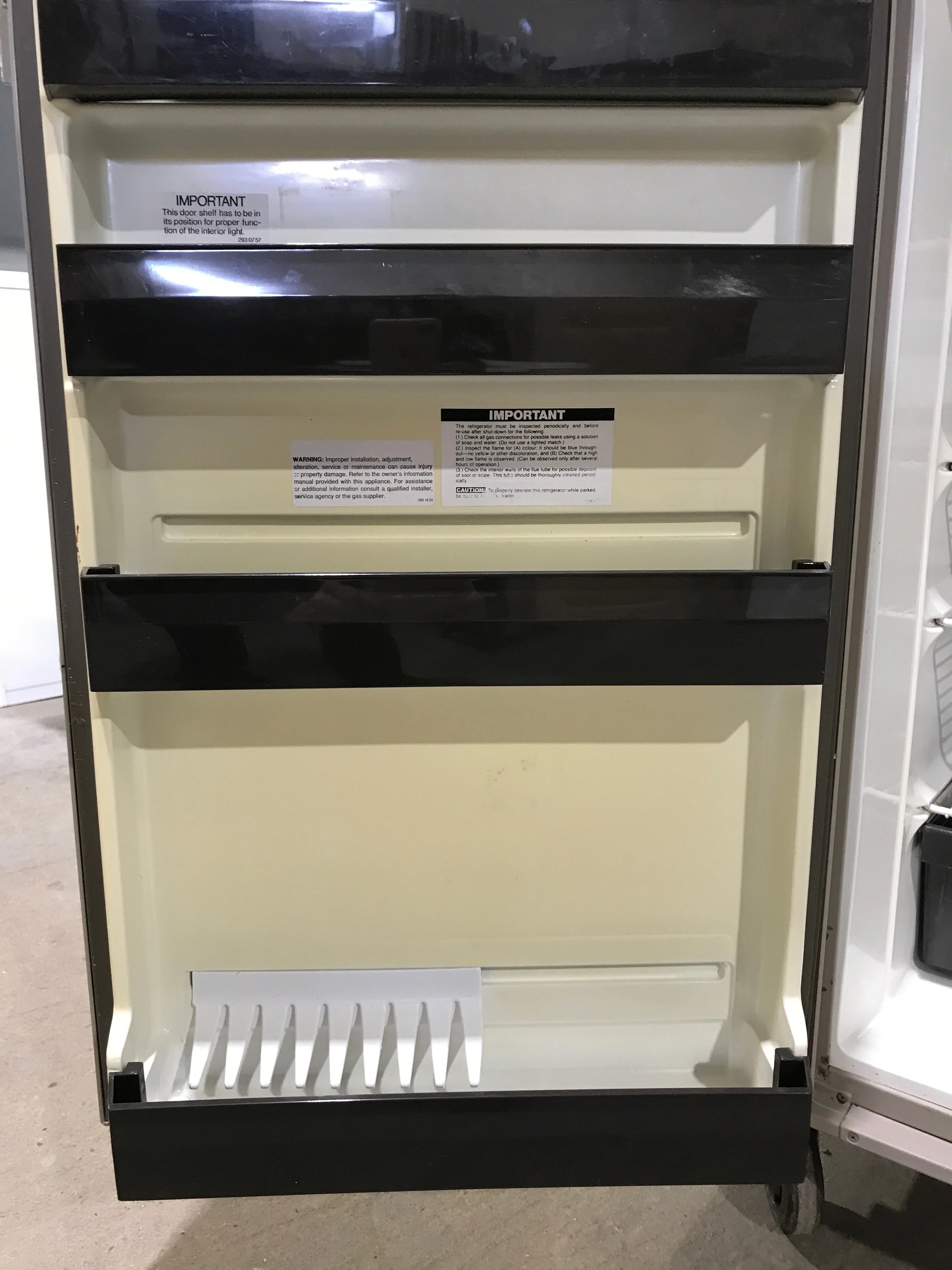 Used Complete Dometic Fridge, 2-Way -RM2611 - Image 4