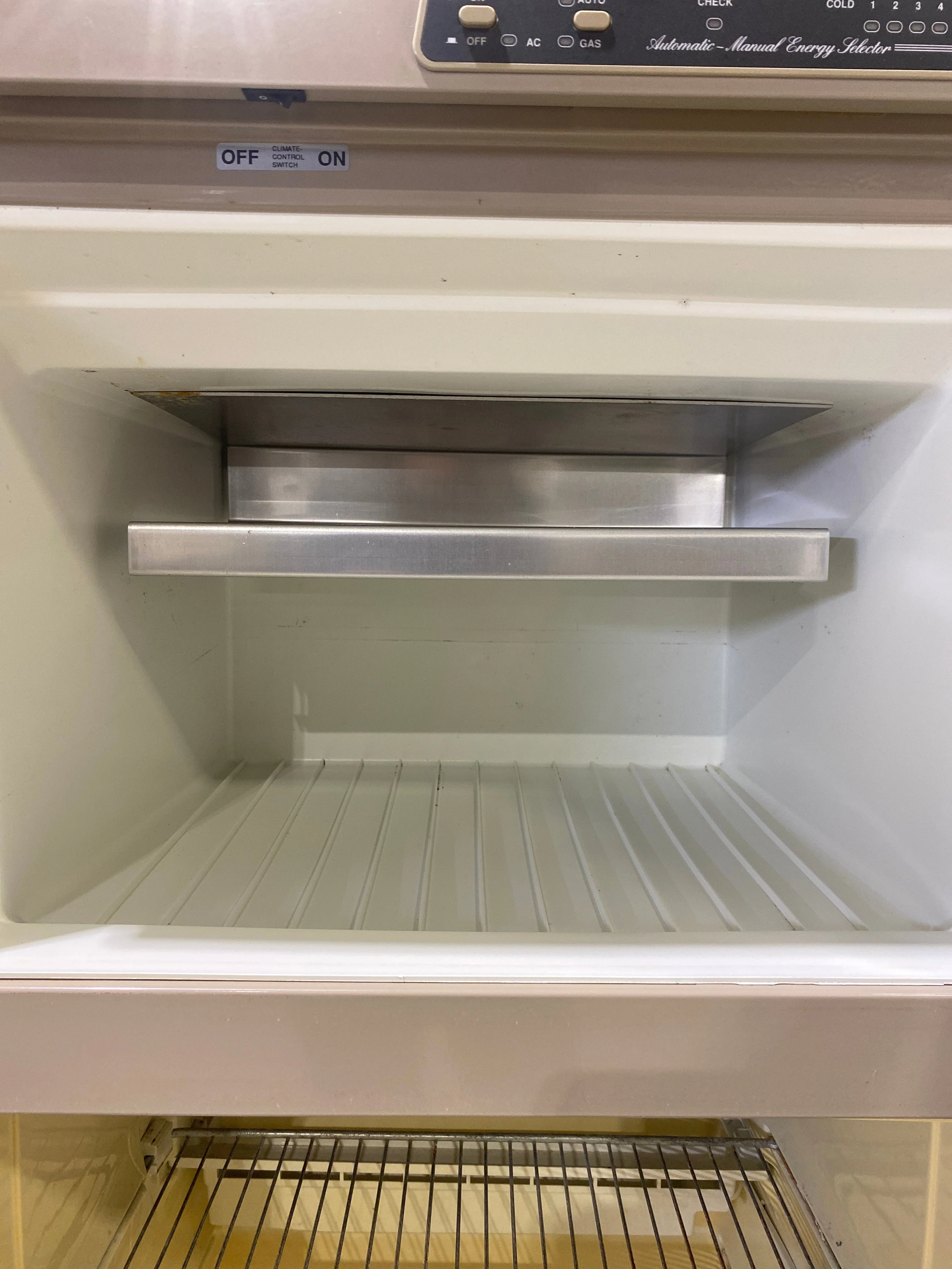 Used Complete Dometic Fridge, 2-Way - RM2611 - Image 5