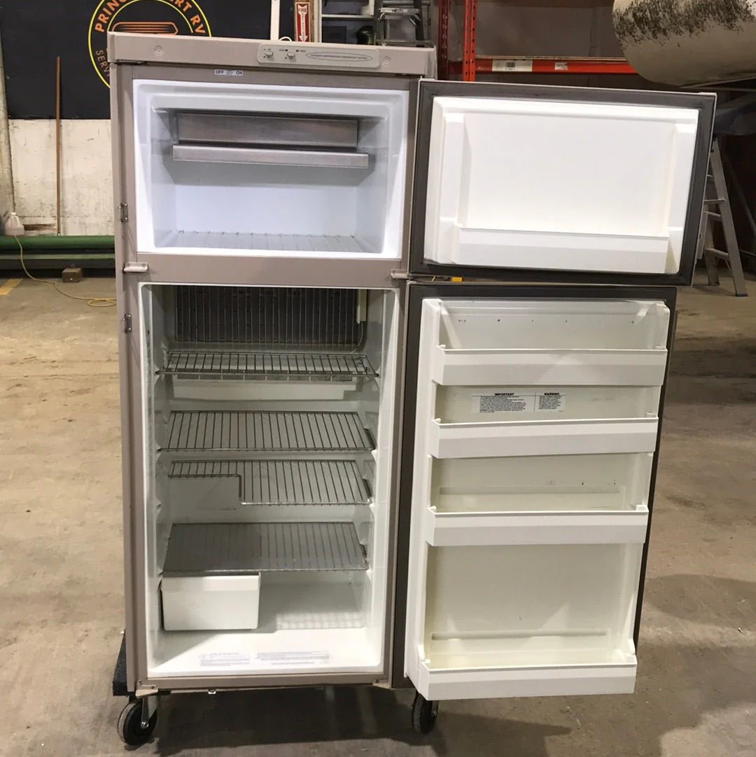 Used Complete Dometic Fridge, 2-Way - RM2612 - Image 2