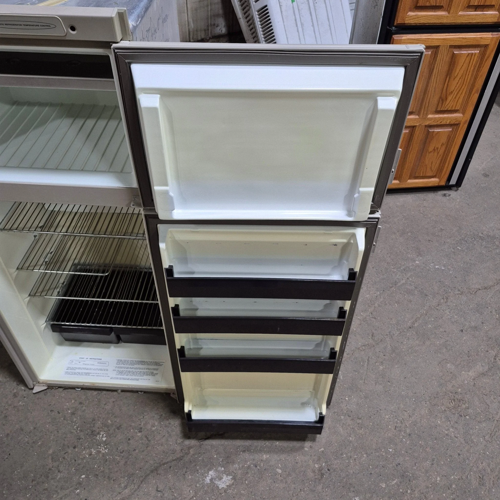 Used Complete Dometic Fridge, 2-Way - RM2612 - Image 5