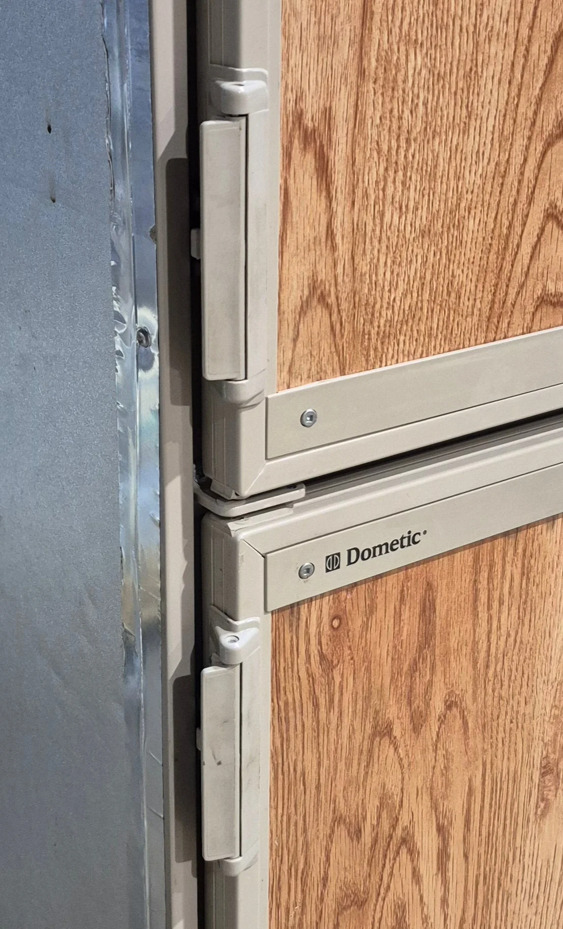 Used Complete Dometic Fridge, 2-Way - RM2620 - Image 3