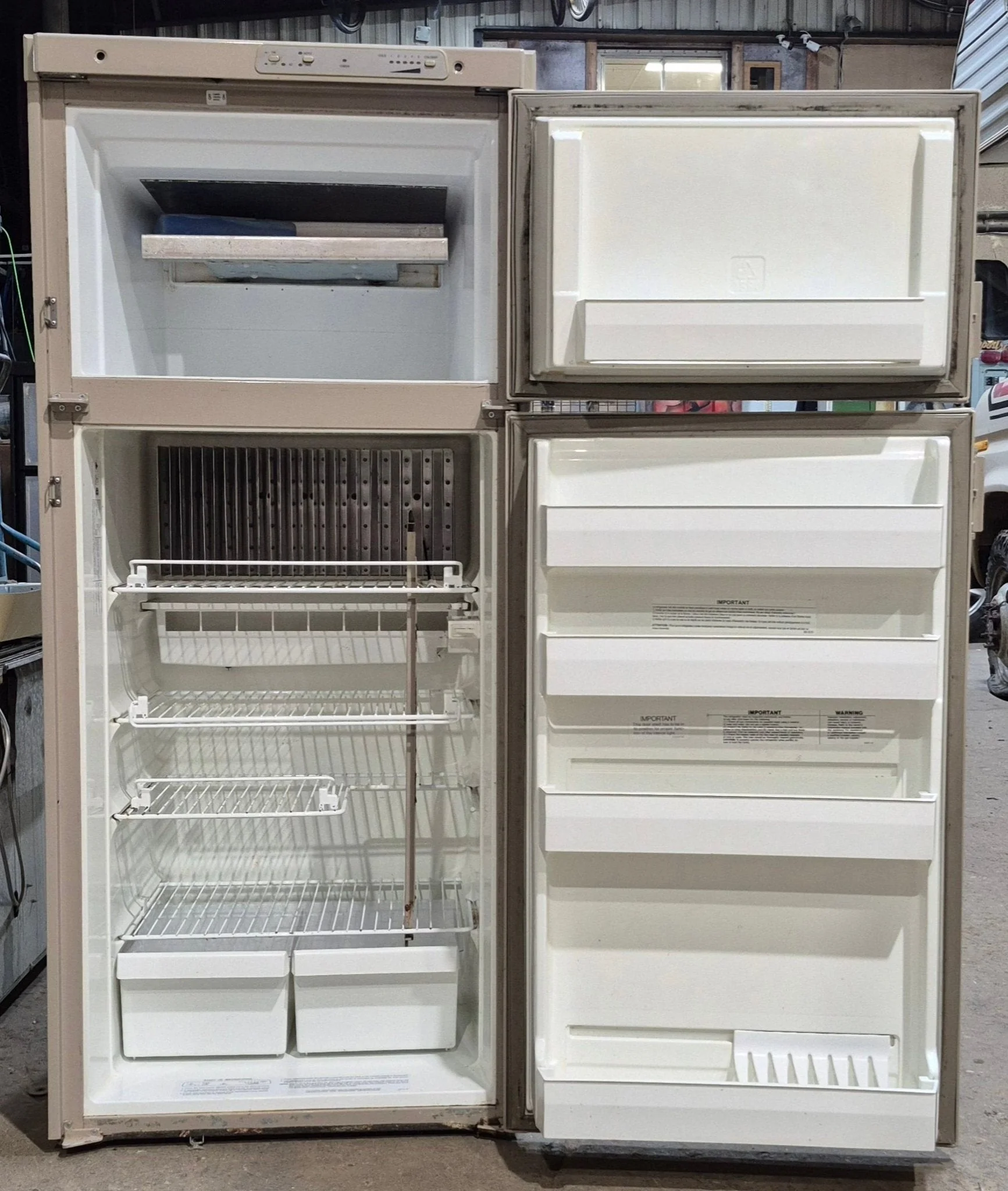 Used Complete Dometic Fridge, 2-Way - RM2620 - Image 4