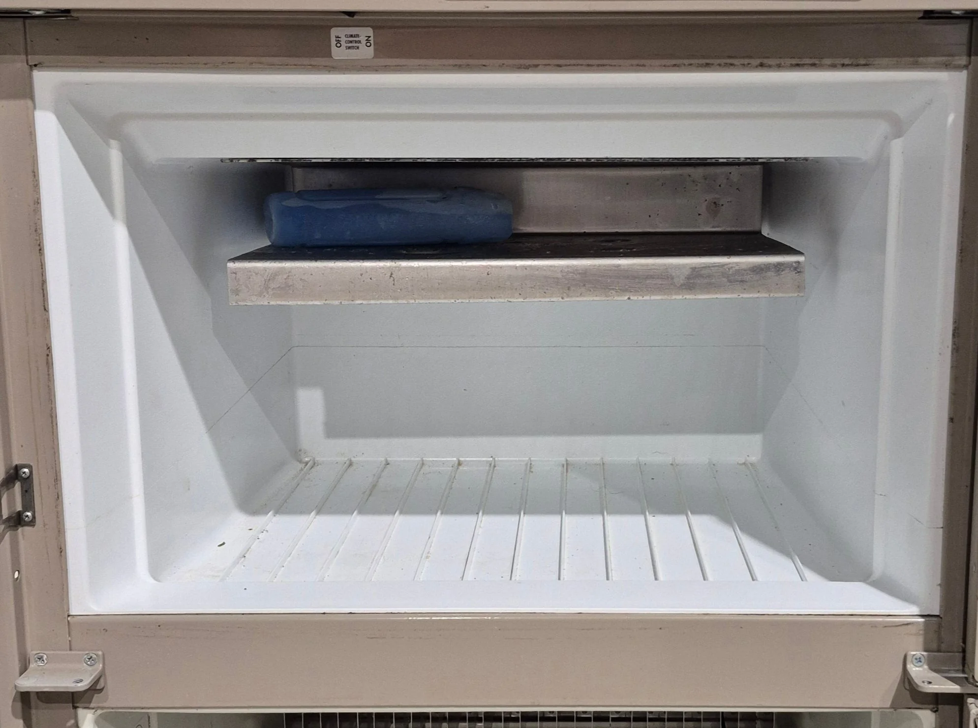 Used Complete Dometic Fridge, 2-Way - RM2620 - Image 5