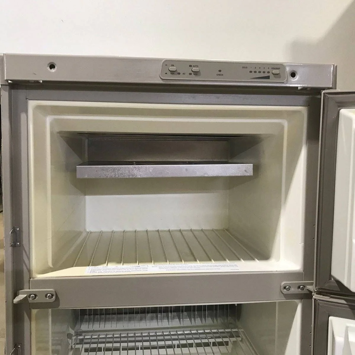 Used Complete Dometic Fridge, 2-Way - RM2620RX - Image 4
