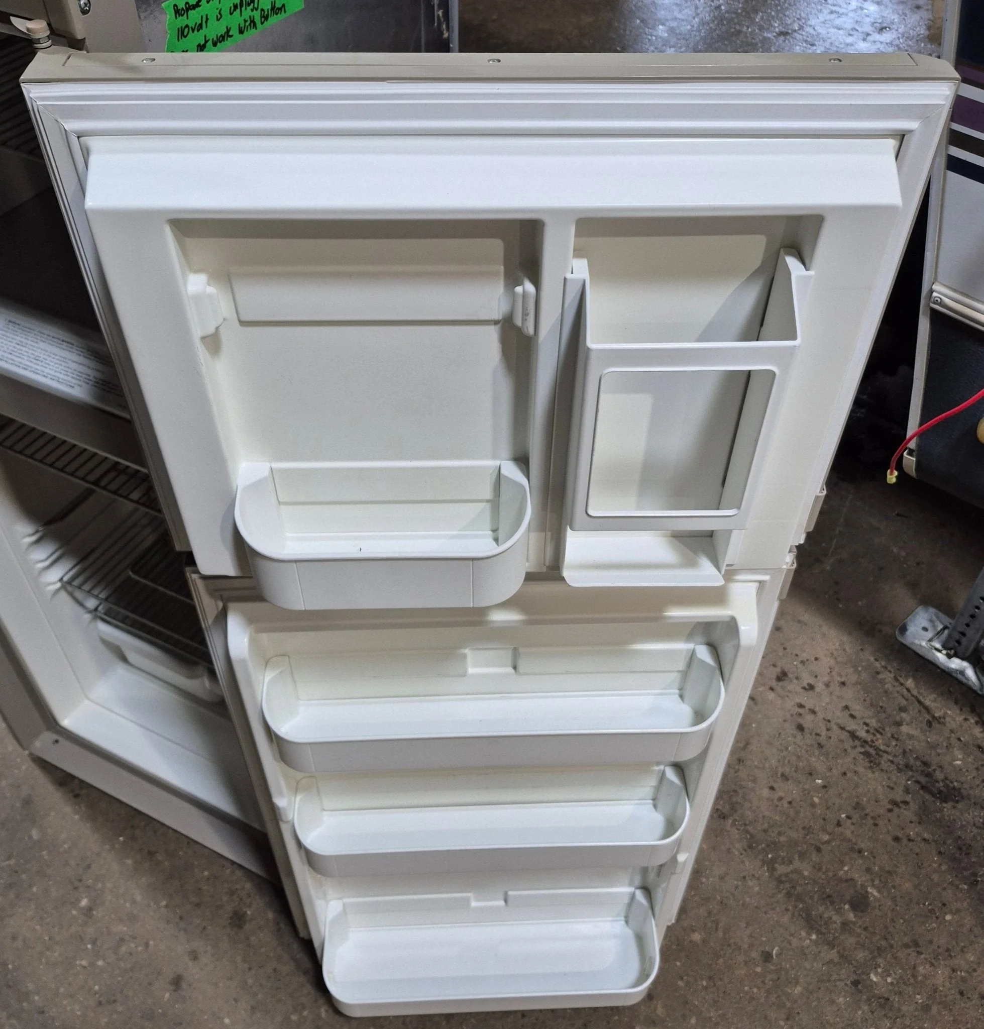 Used Complete Dometic Fridge, 2-Way - RM2652 - Image 9