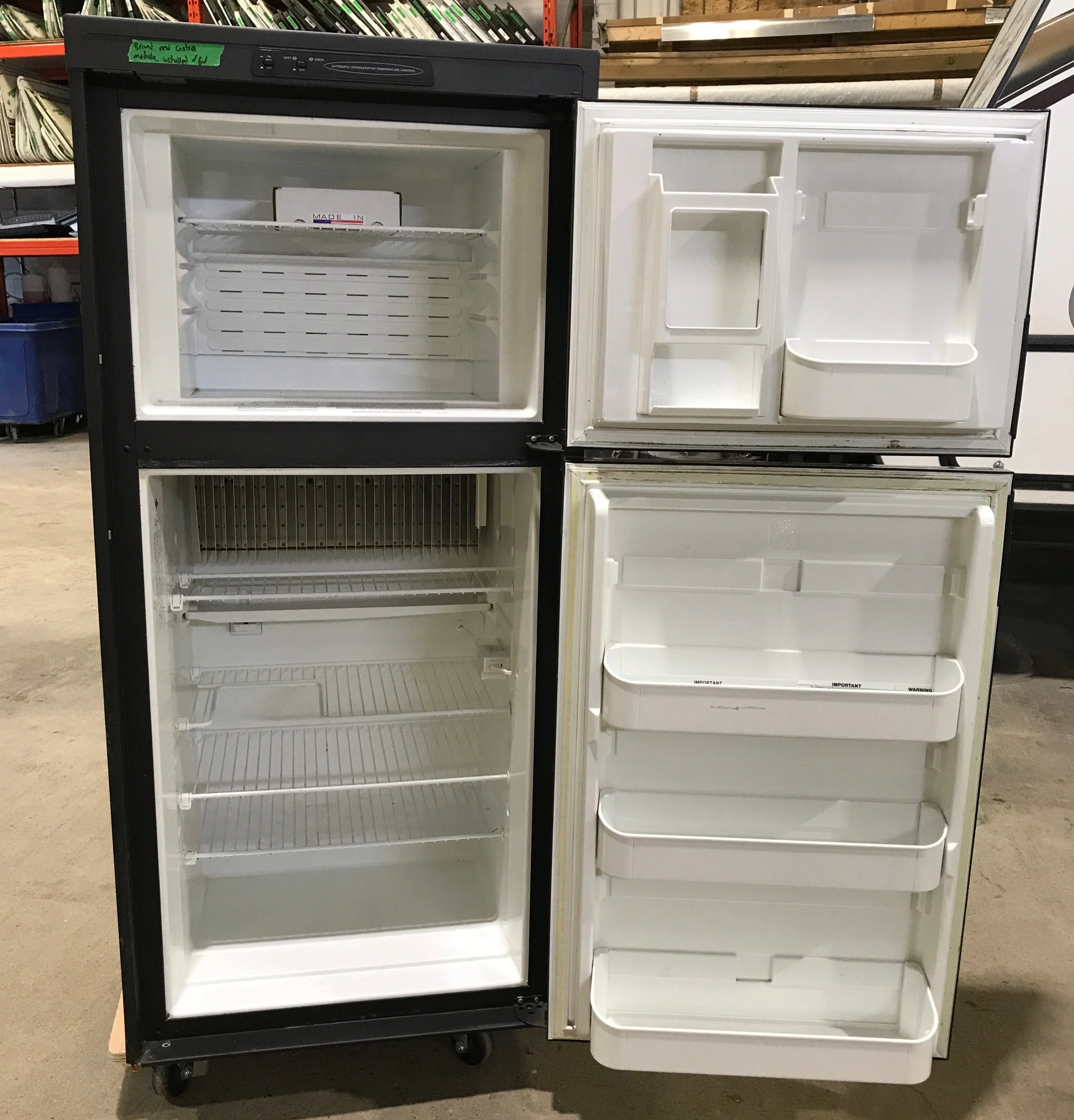 Used Complete Dometic Fridge, 2-Way - RM2652 - Image 2