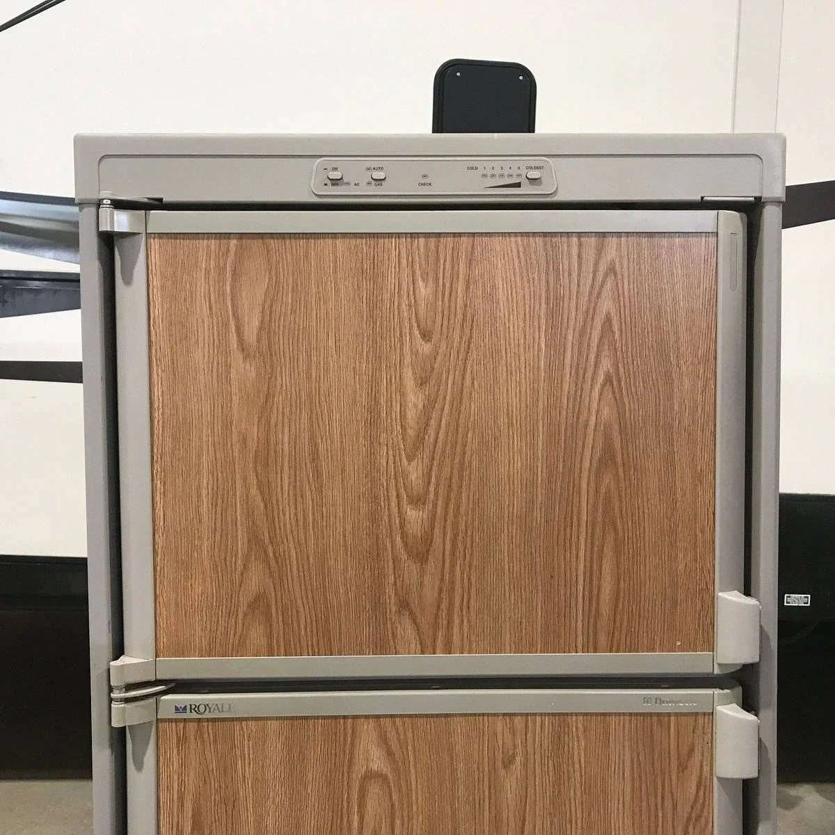 Used Complete Dometic Fridge, 2-Way - RM3662 - Image 2