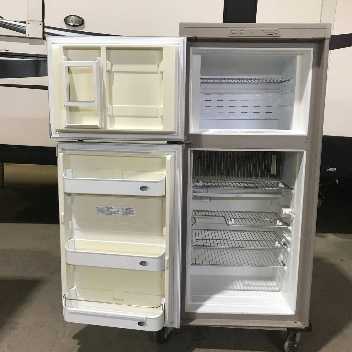 Used Complete Dometic Fridge, 2-Way - RM3662 - Image 4