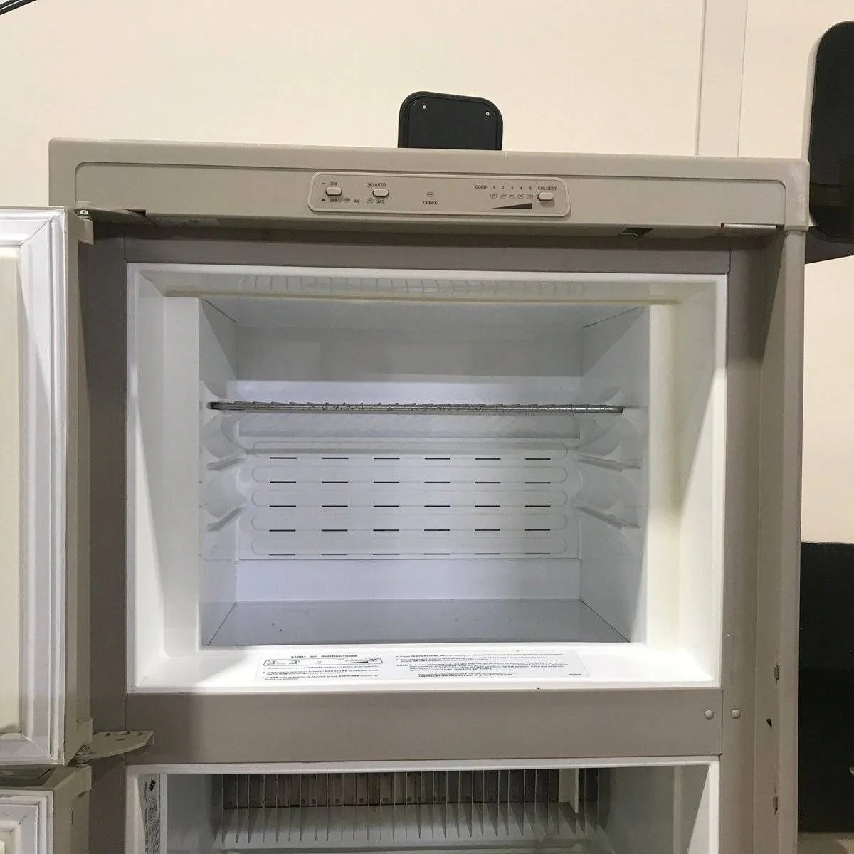 Used Complete Dometic Fridge, 2-Way - RM3662 - Image 7