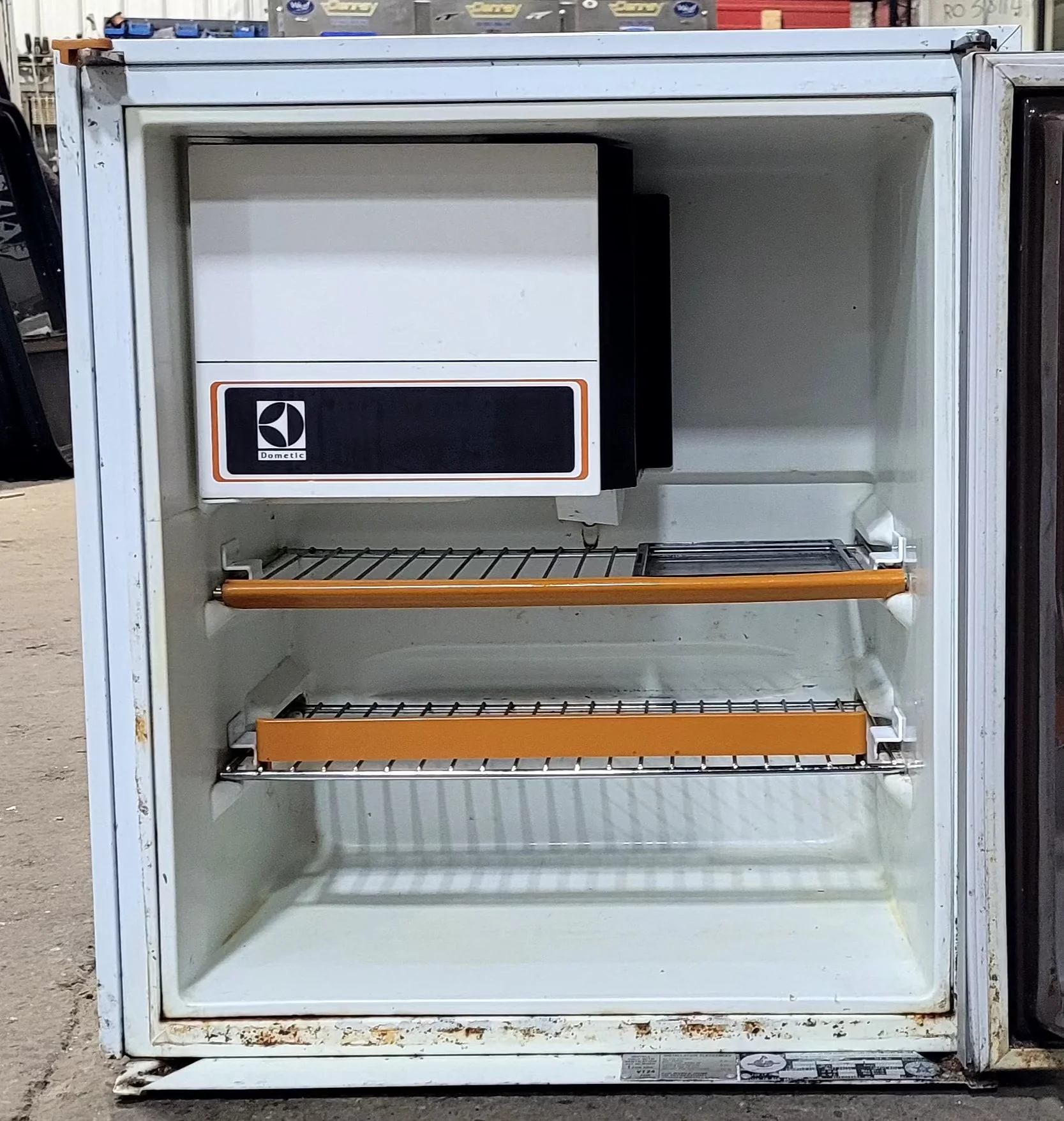 Used Complete Dometic Fridge, 3-Way - RM211 - Image 4