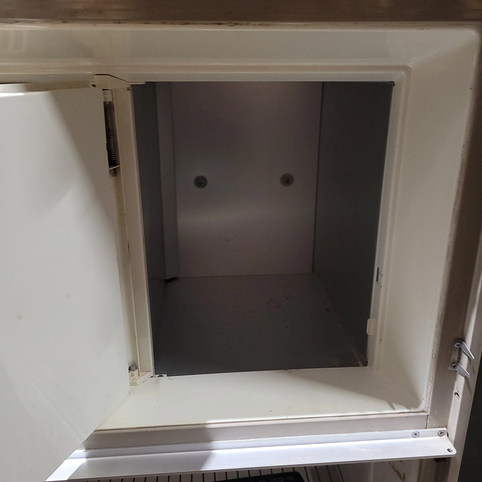 Used Complete Dometic Fridge, 3-Way - RM4804 - Image 5