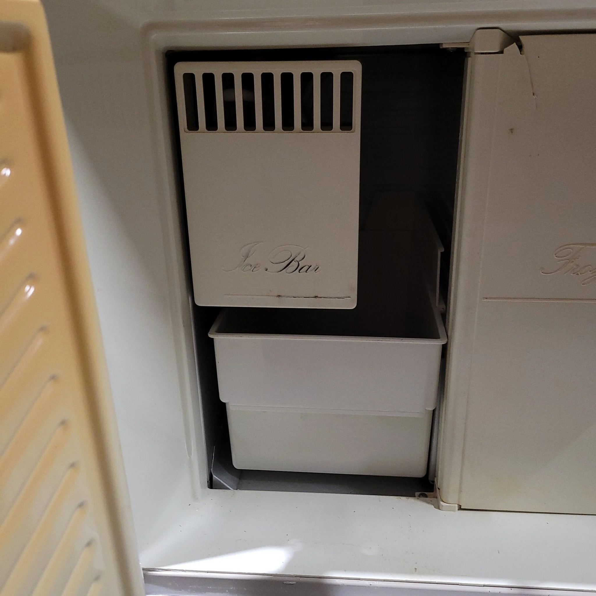 Used Complete Dometic Fridge, 3-Way - RM4804 - Image 6