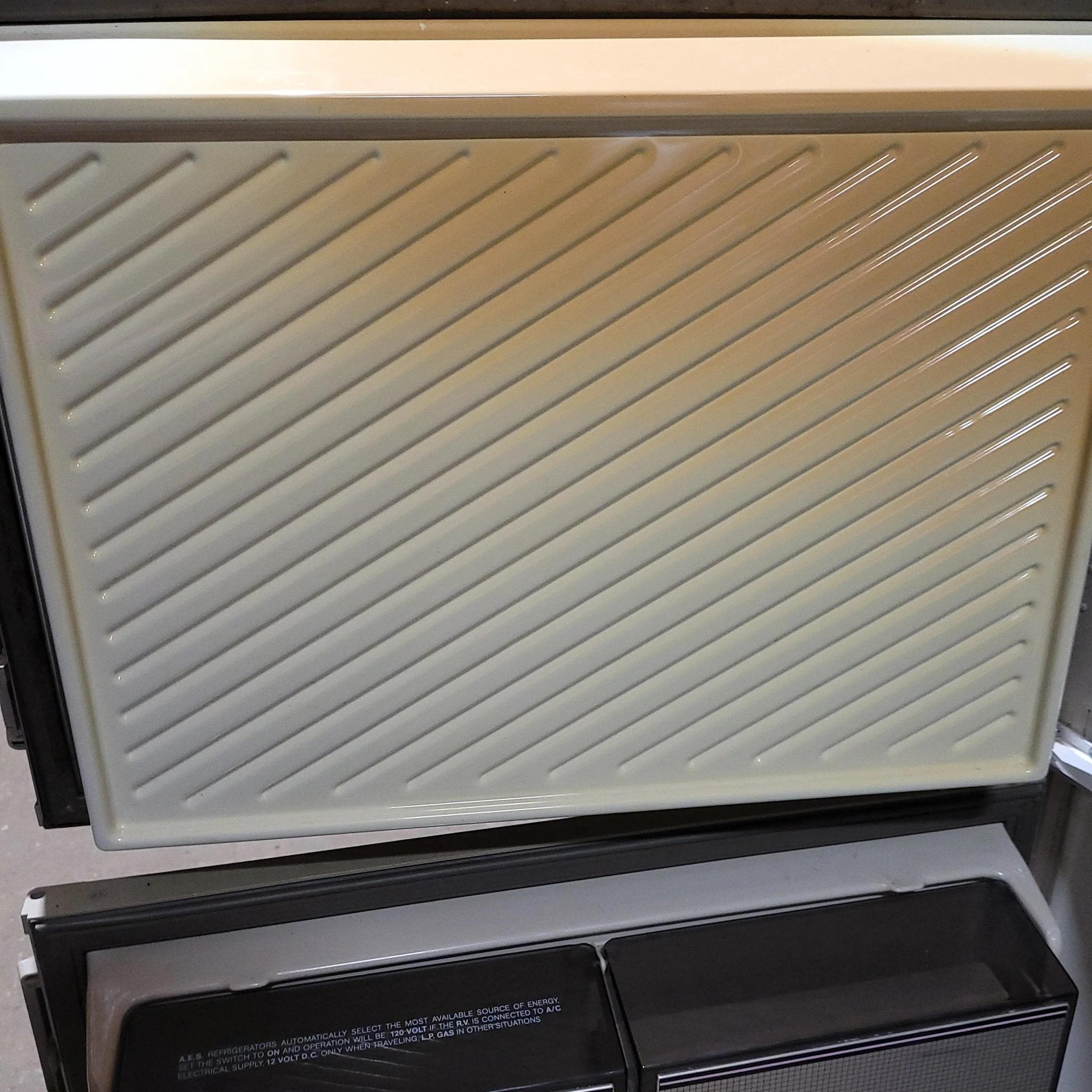 Used Complete Dometic Fridge, 3-Way - RM4804 - Image 7