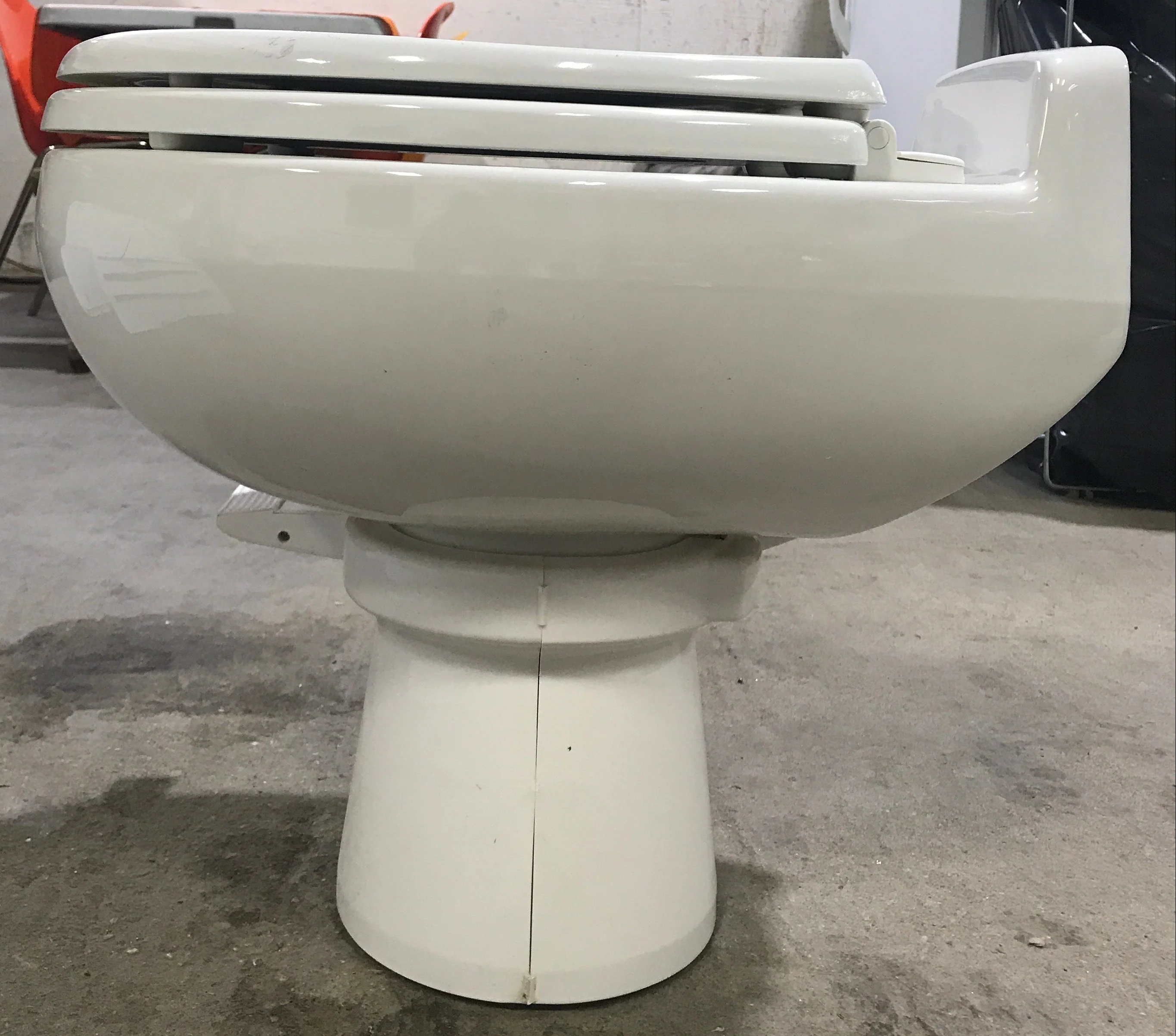 Used Complete Dometic Sealand Traveler Toilet, Foot Flush - 510+ - Image 4
