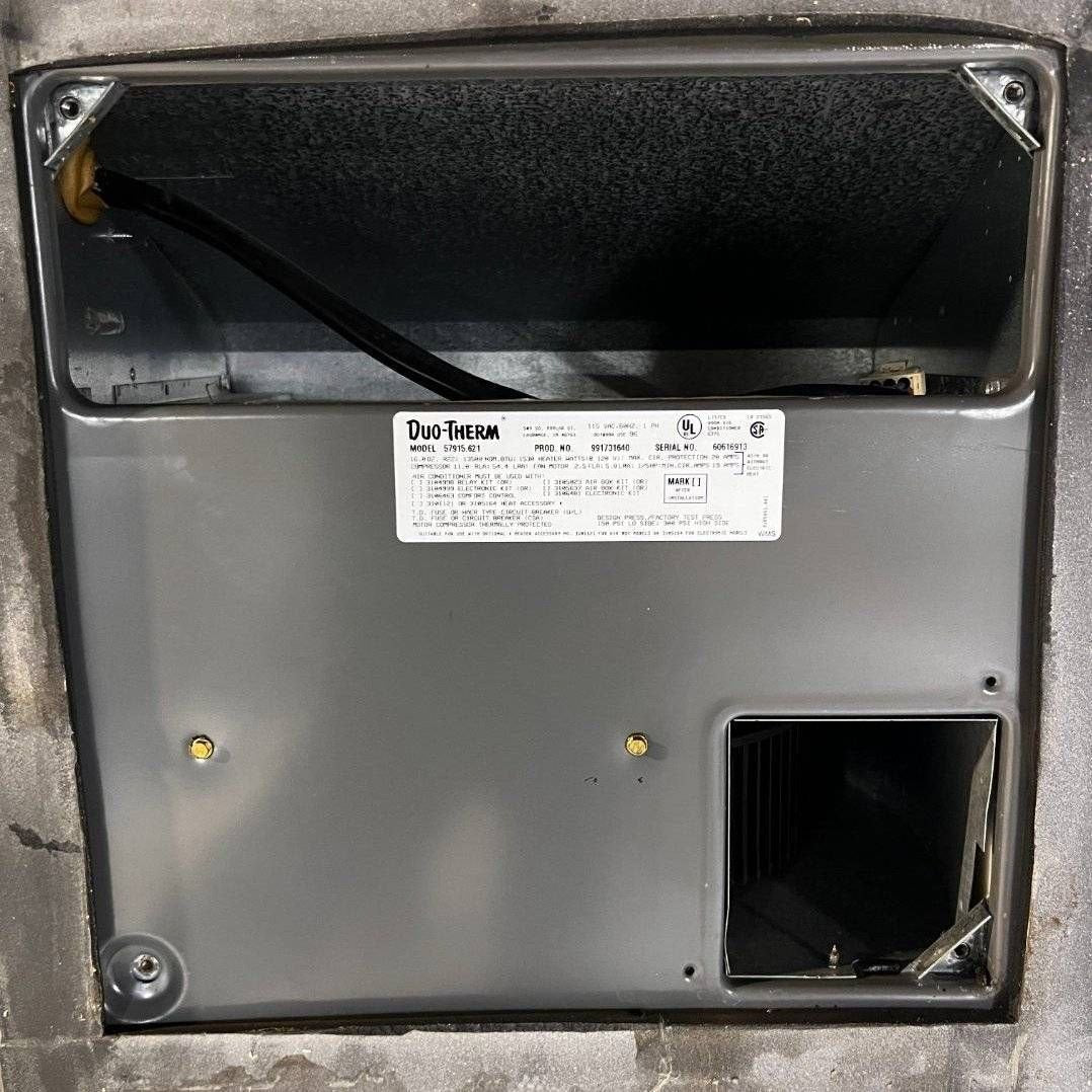 Used Complete Duo-Therm Air Conditioner 57915.621 - 13500 BTU - Image 8