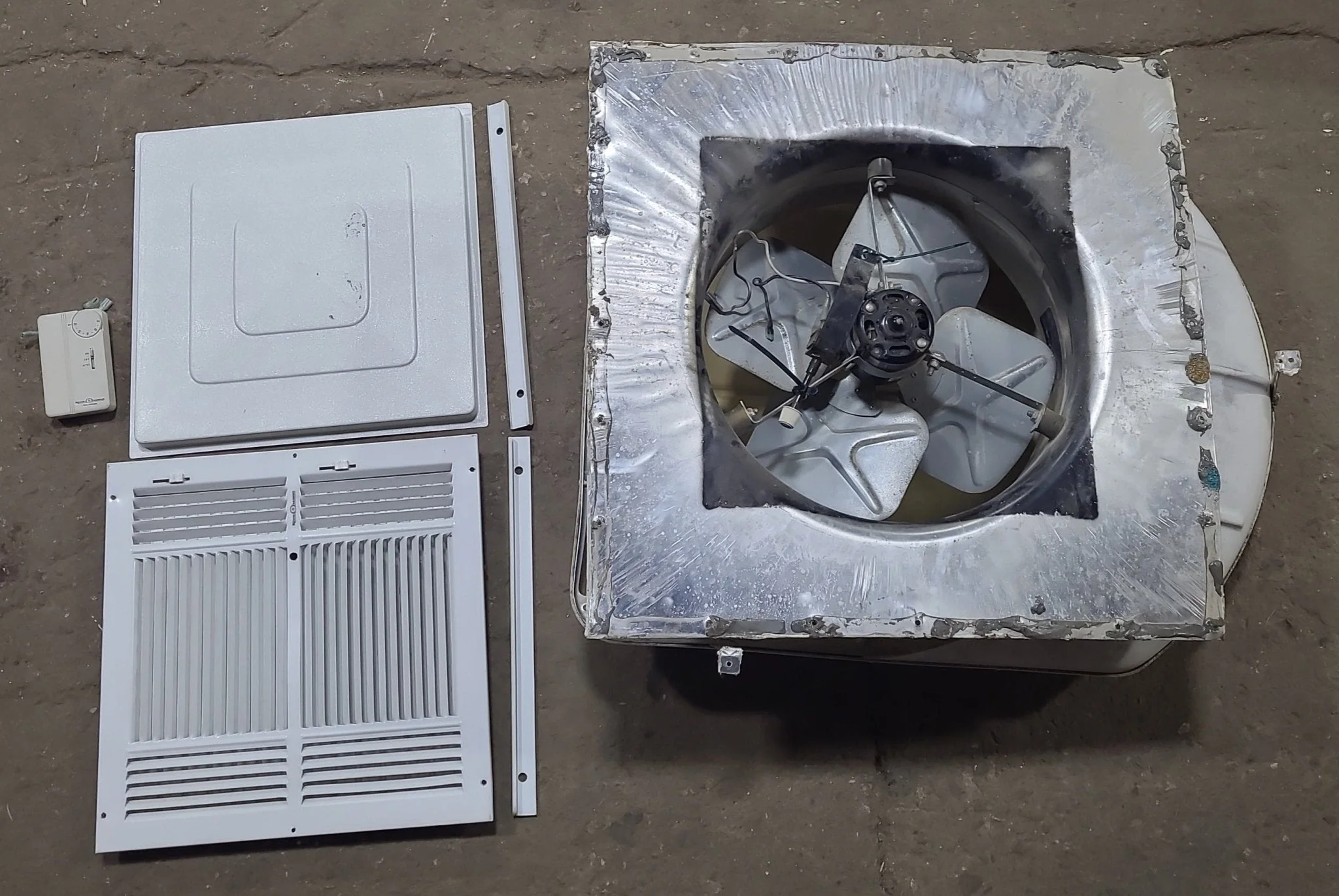 Used Complete Fan Vent 14" X 14" 12V - Image 4