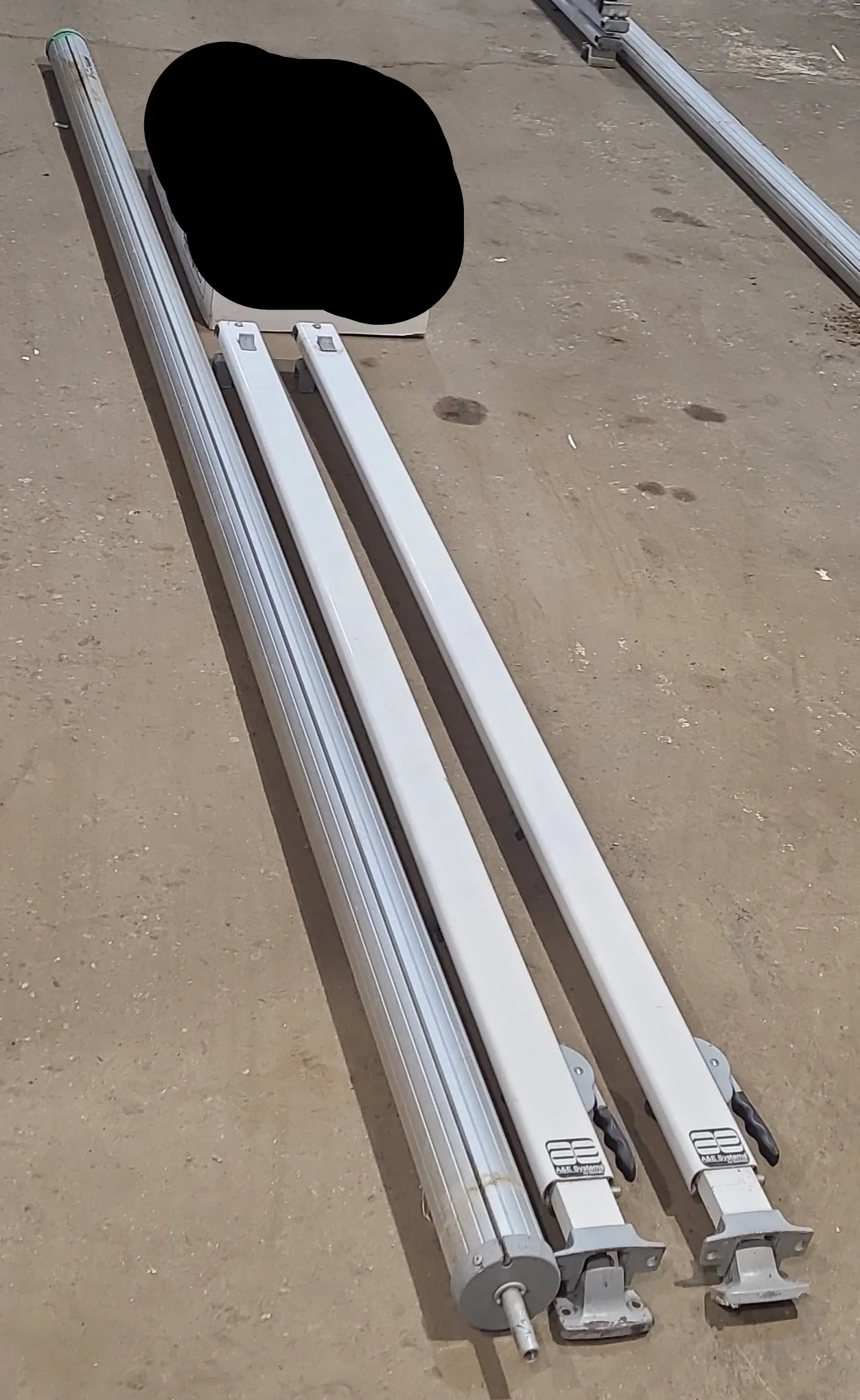 Used Complete Manual Awning A&E Dometic 12' No canvas - Image 2